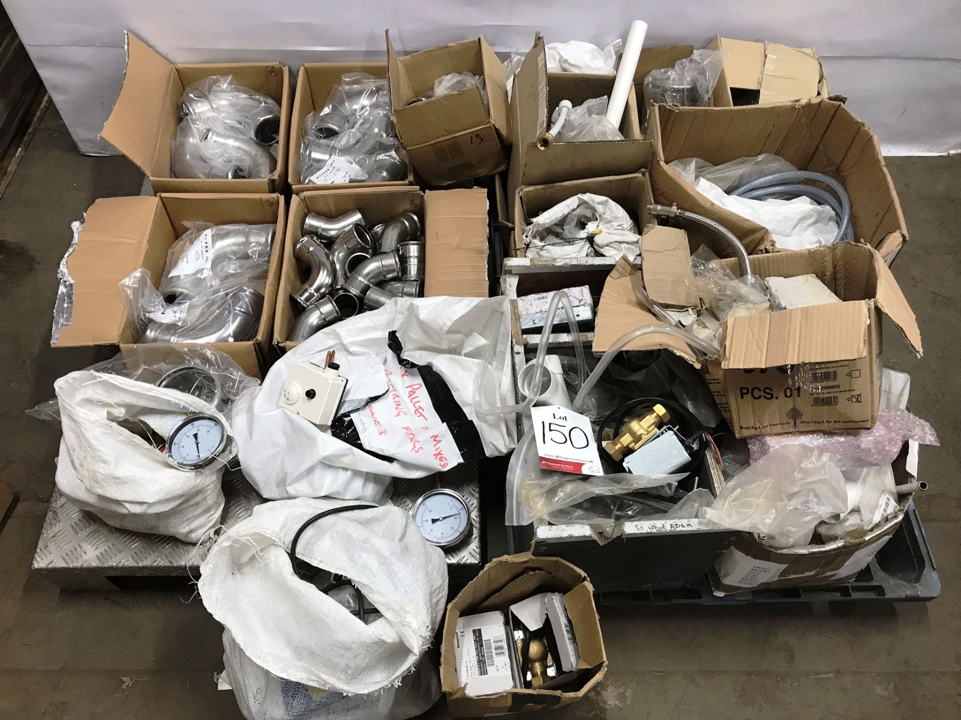Mixed pallet of various plumbing fixtures and fittings