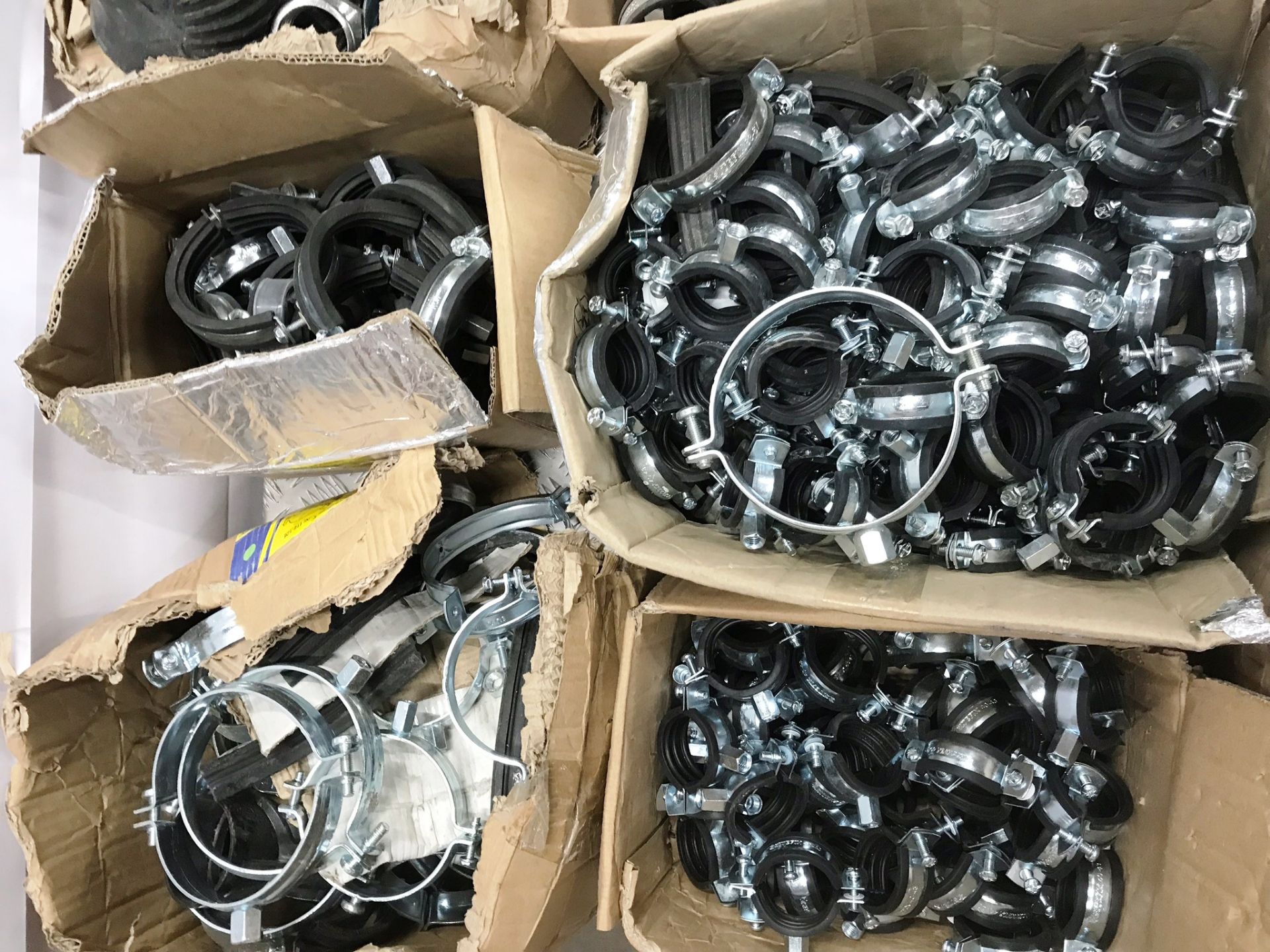 Quantity of various metal pipe clips as pictured - Image 2 of 6