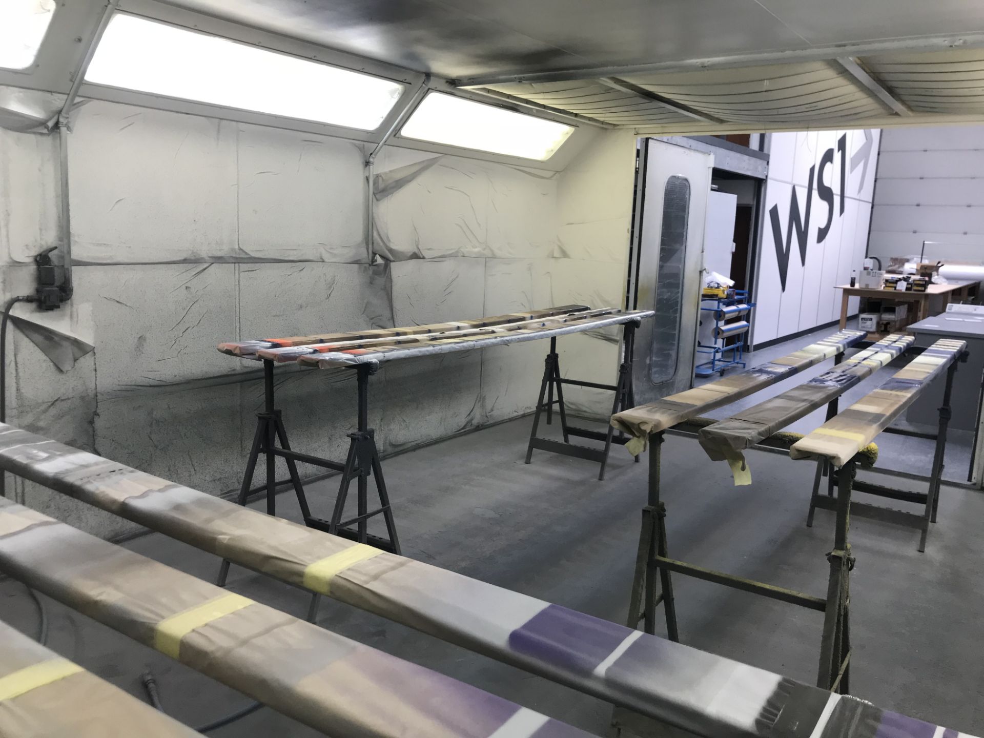 Spray Paint Booth - Internal Length: 6m x 4m x 2.30m - Includes Extraction Unit & Lighting - Bild 8 aus 11