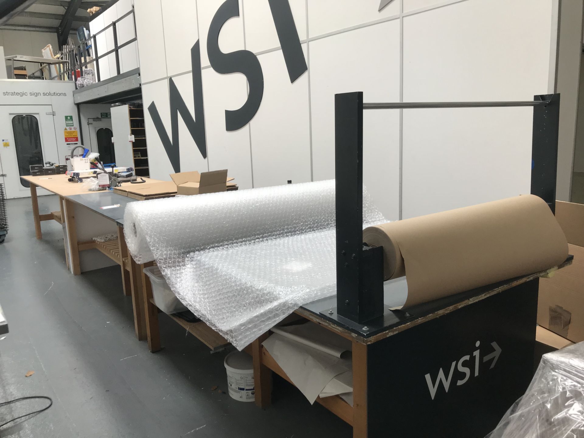 Packaging Bench w/ Roll Wrap Attachment - Approx Length 7.5m - Image 5 of 5