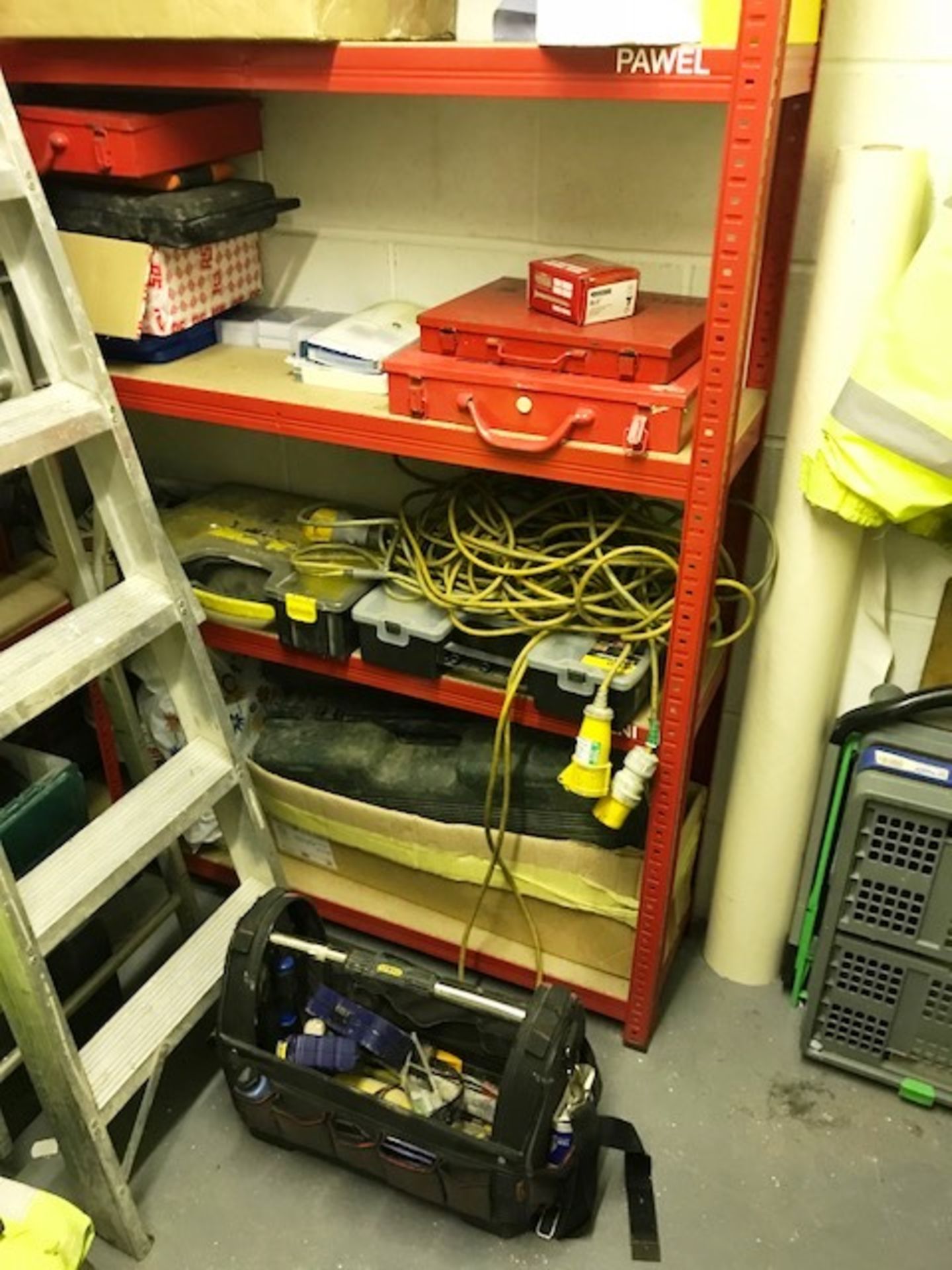 Contents of Store Room - As pictured - Bild 3 aus 12