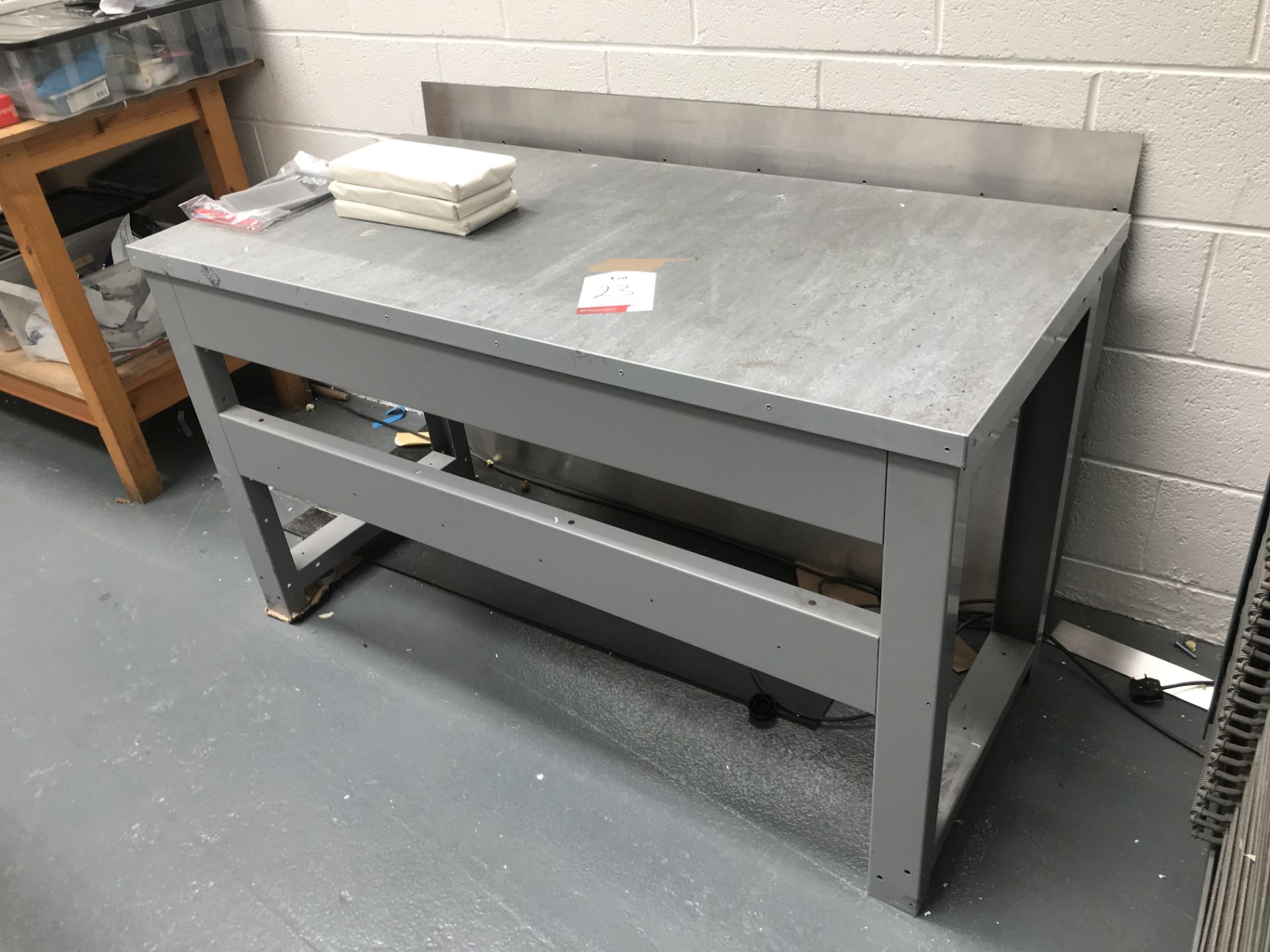 5 x Various Metal Workbenches (2 With Electrical Outlets) - Image 4 of 5