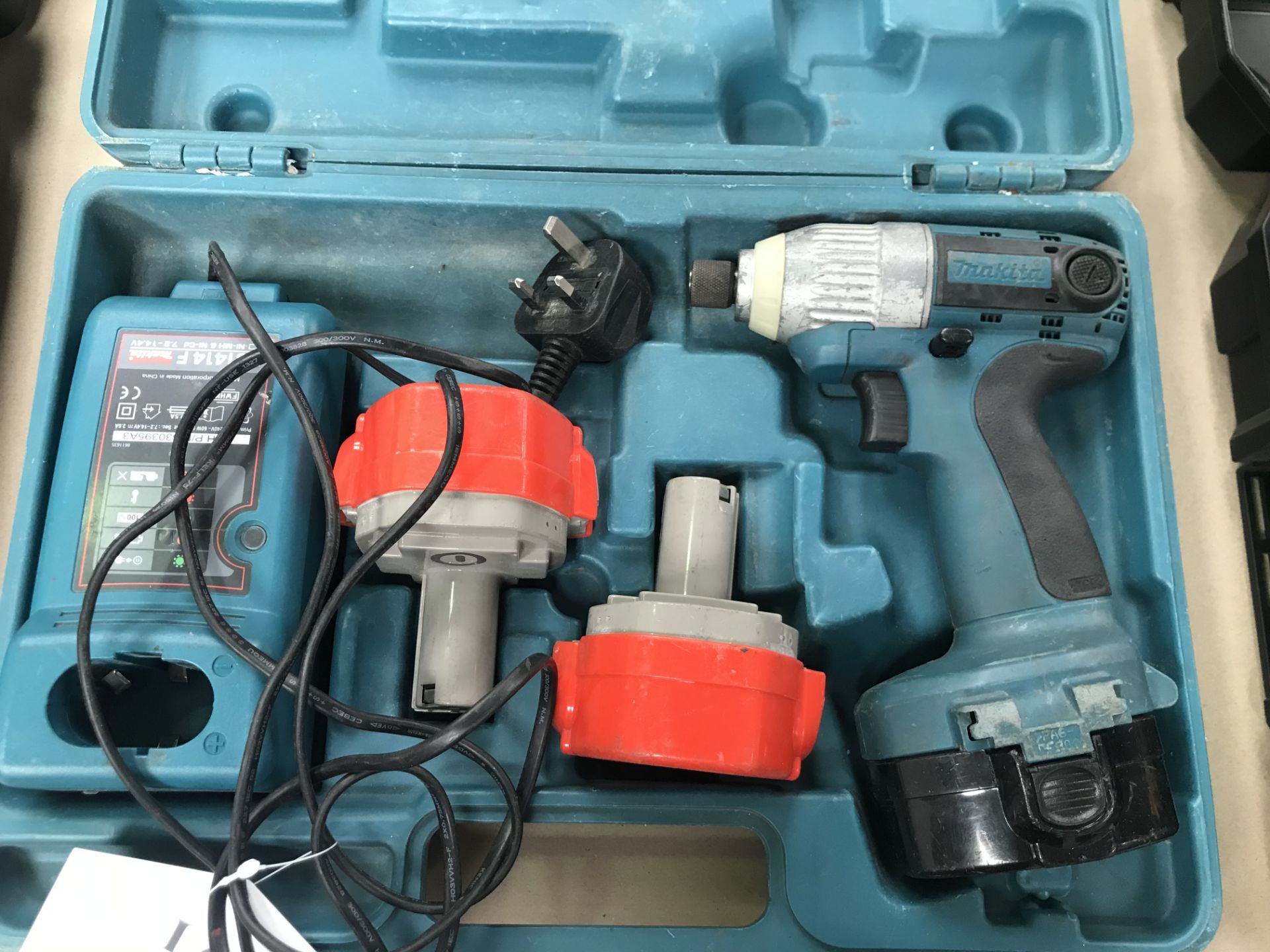 Makita 6935FD Impact Drill w/ Case & Charger - Image 2 of 4