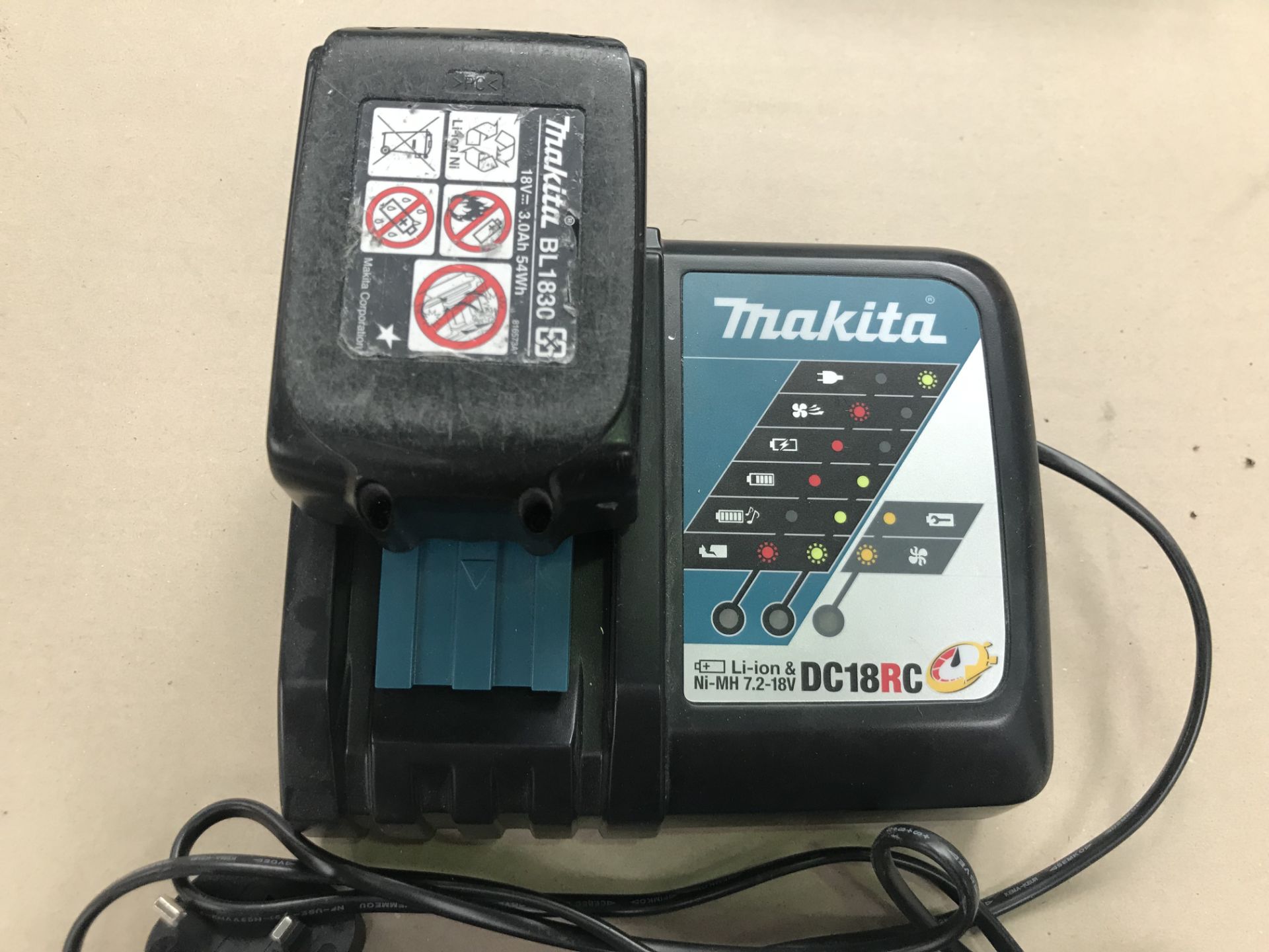 2 x Makita 6280D Combi Drills w/ Charging Station - Bild 4 aus 4