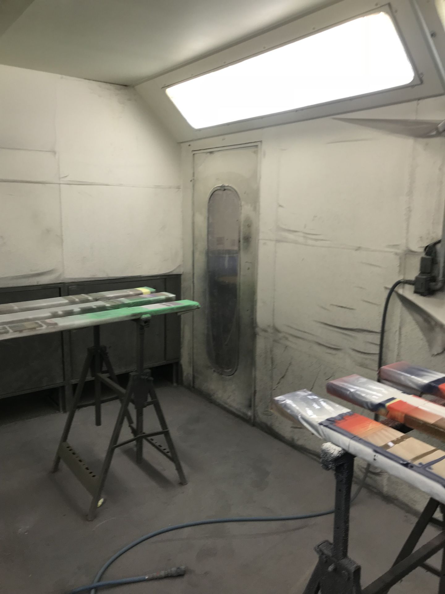 Spray Paint Booth - Internal Length: 6m x 4m x 2.30m - Includes Extraction Unit & Lighting - Bild 6 aus 11