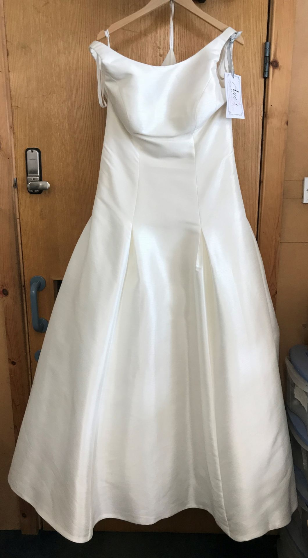 80 x Various Ex-Display Wedding Dresses - Brands inc: LadyBird, White Rose & Lillian West - Bild 59 aus 60