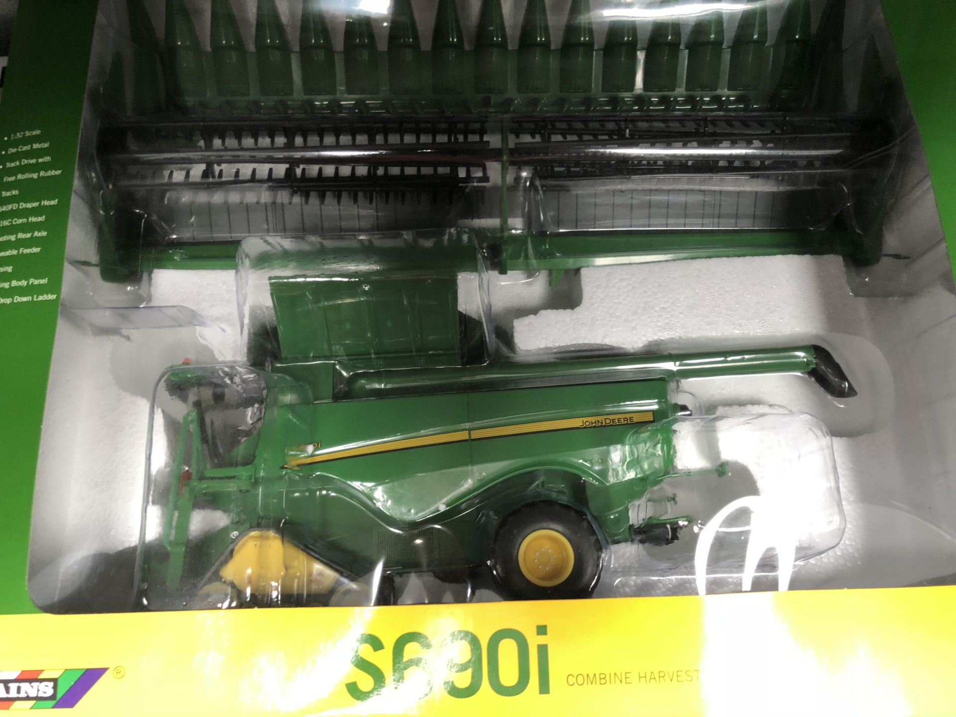 9 x Britains 1:32 John Deere S690i Combine Harvester RRP £458.91 - Image 3 of 3