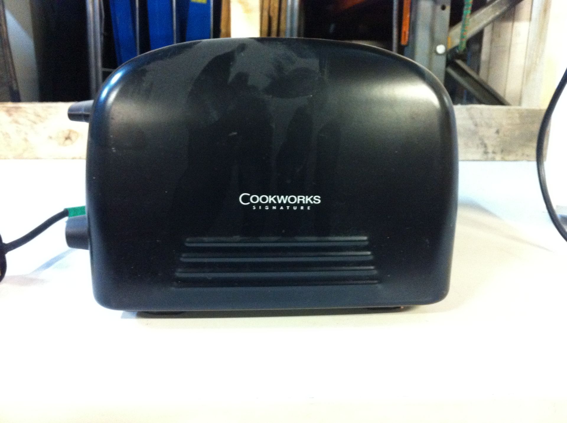 Tesco 240v Microwave Oven and Cookworks Toaster - Image 2 of 4