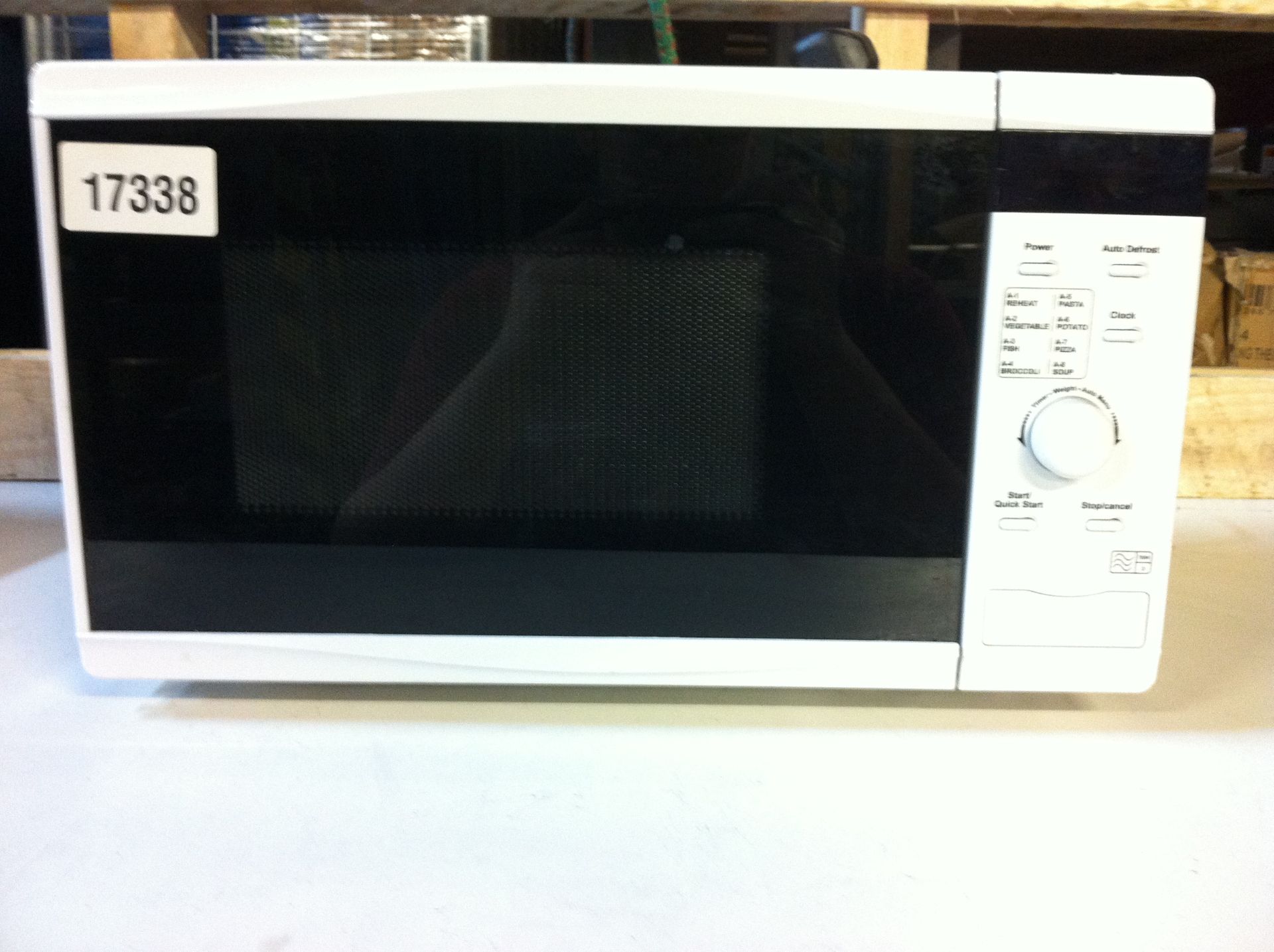 Tesco 240v Microwave Oven and Cookworks Toaster - Image 3 of 4