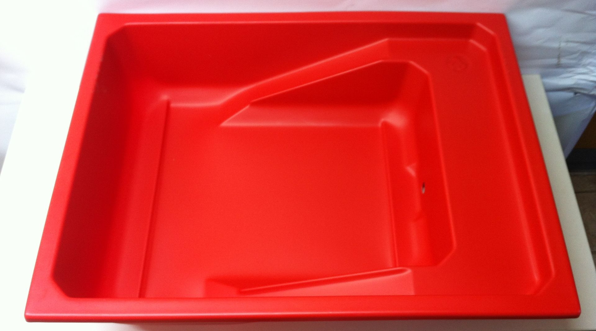 1 x Educational - Sand and Water Tray - Red Oasis (TP560) | 53865505609 with Oasis stand TP 89 | 05