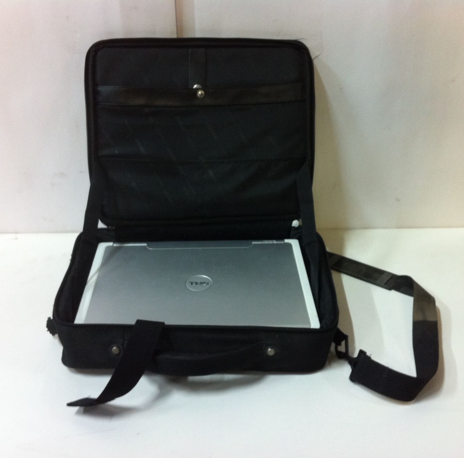 Dell Inspiron 6400 Laptop with Case - NO CHARGER