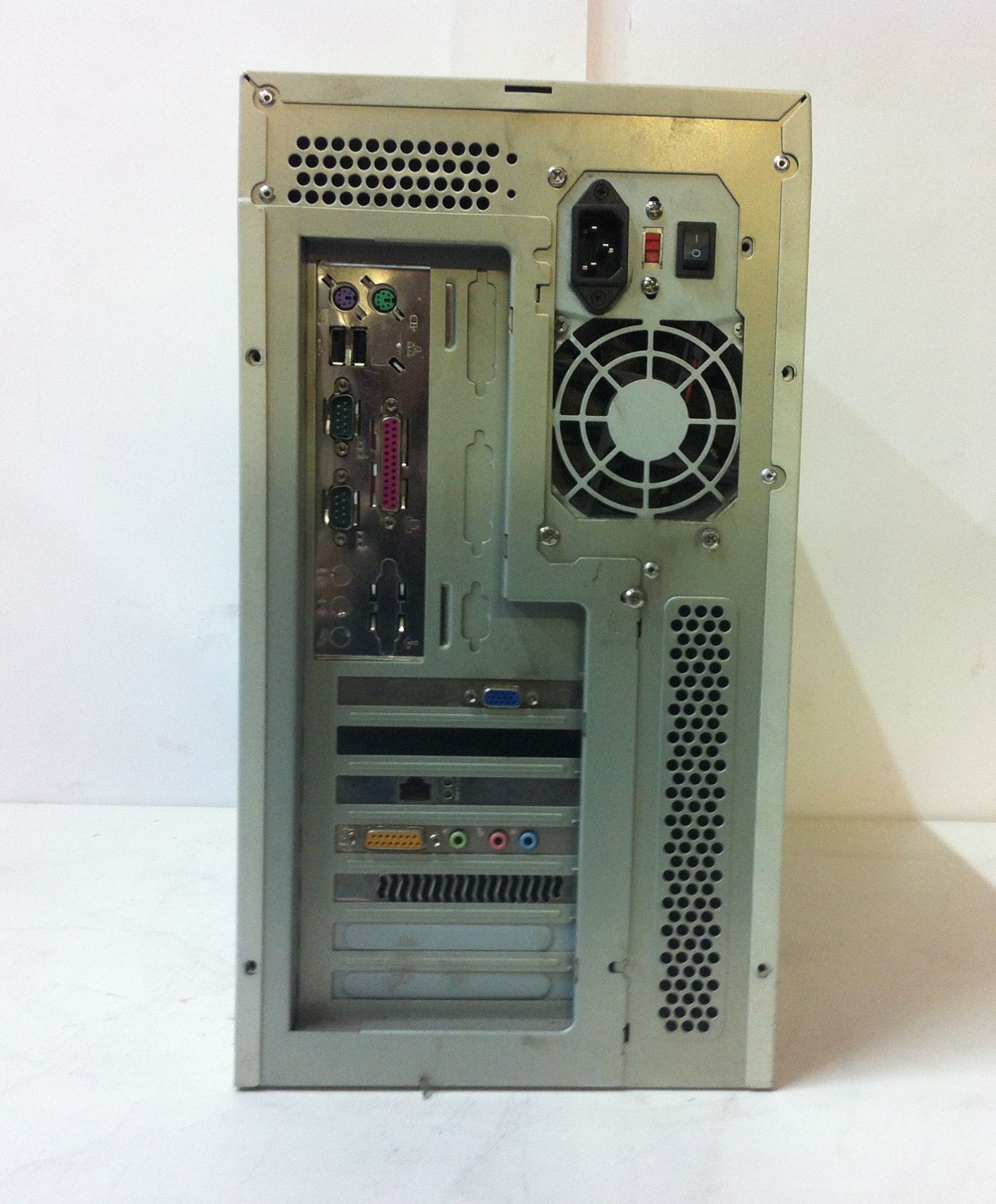 Unbranded server tower - Image 2 of 3