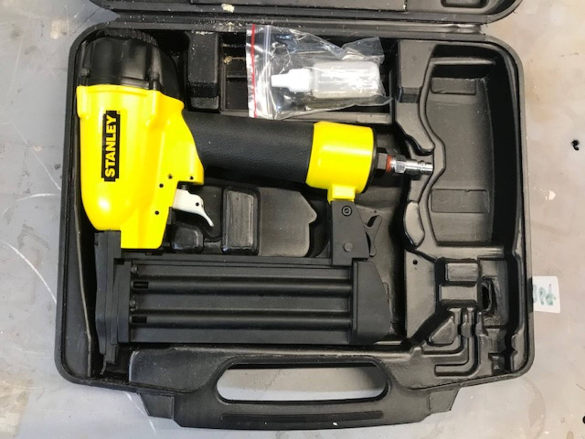 Stanley STHT1-12184 Pneumatic Air Nail Gun - Bild 3 aus 3