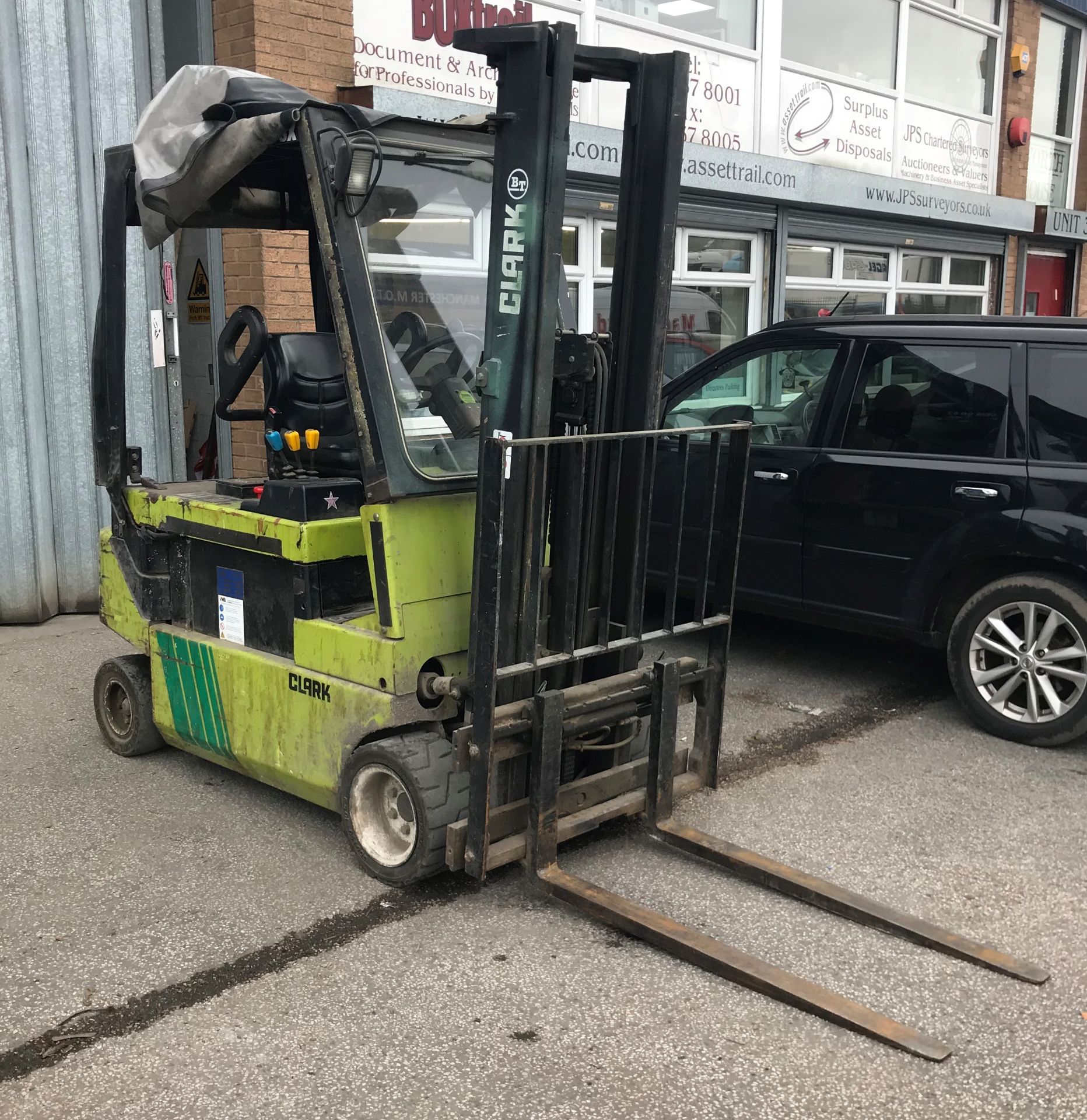 Clark CEM20SX Electric Forklift Truck | YOM: 1999 | Hours: 2374.1 w/ Charger - Image 2 of 9