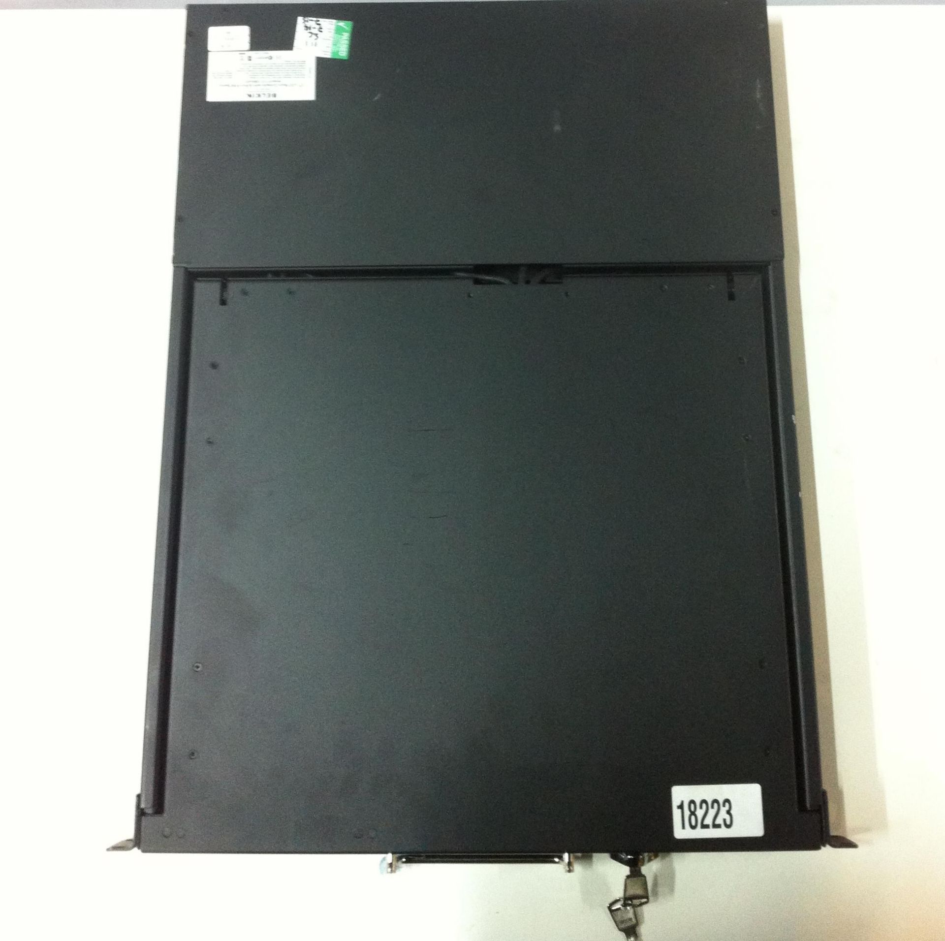 Belkin 17" LCD Rack Console with 8 Port KVM Switch - Bild 4 aus 5