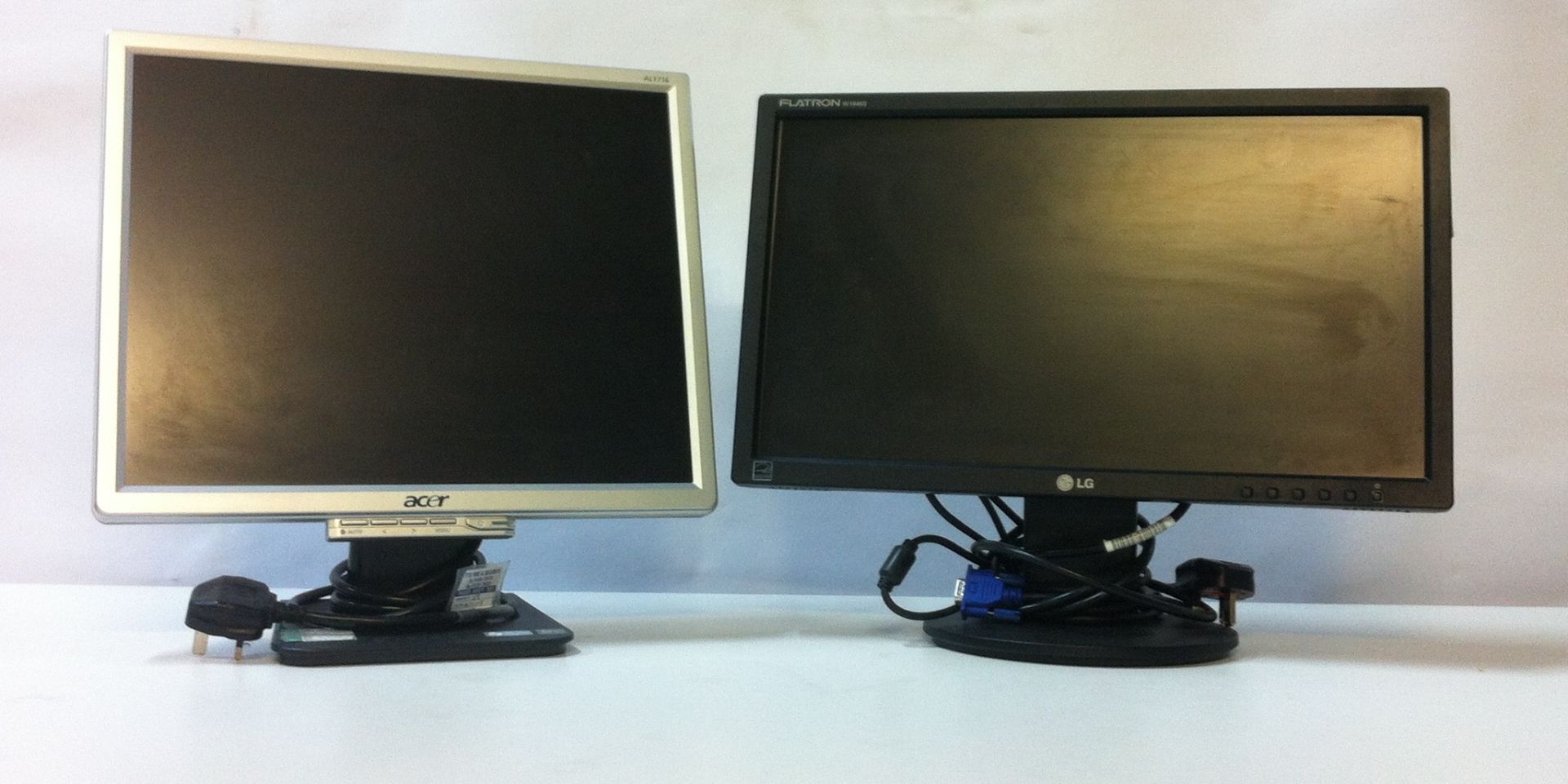 6 x PC Monitors. See description. - Image 2 of 3