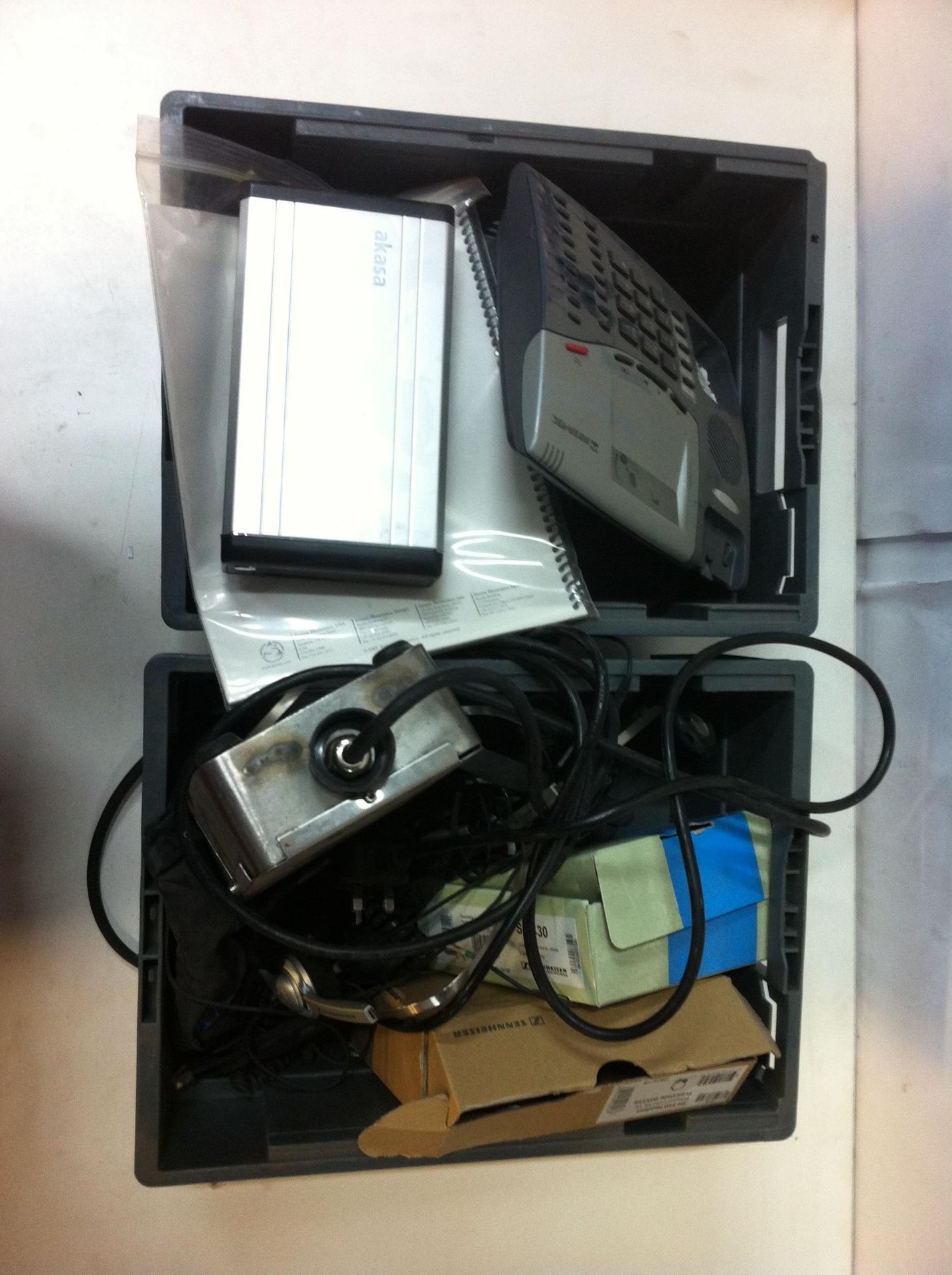 Mixed lot of IT equipment. See pictures for details