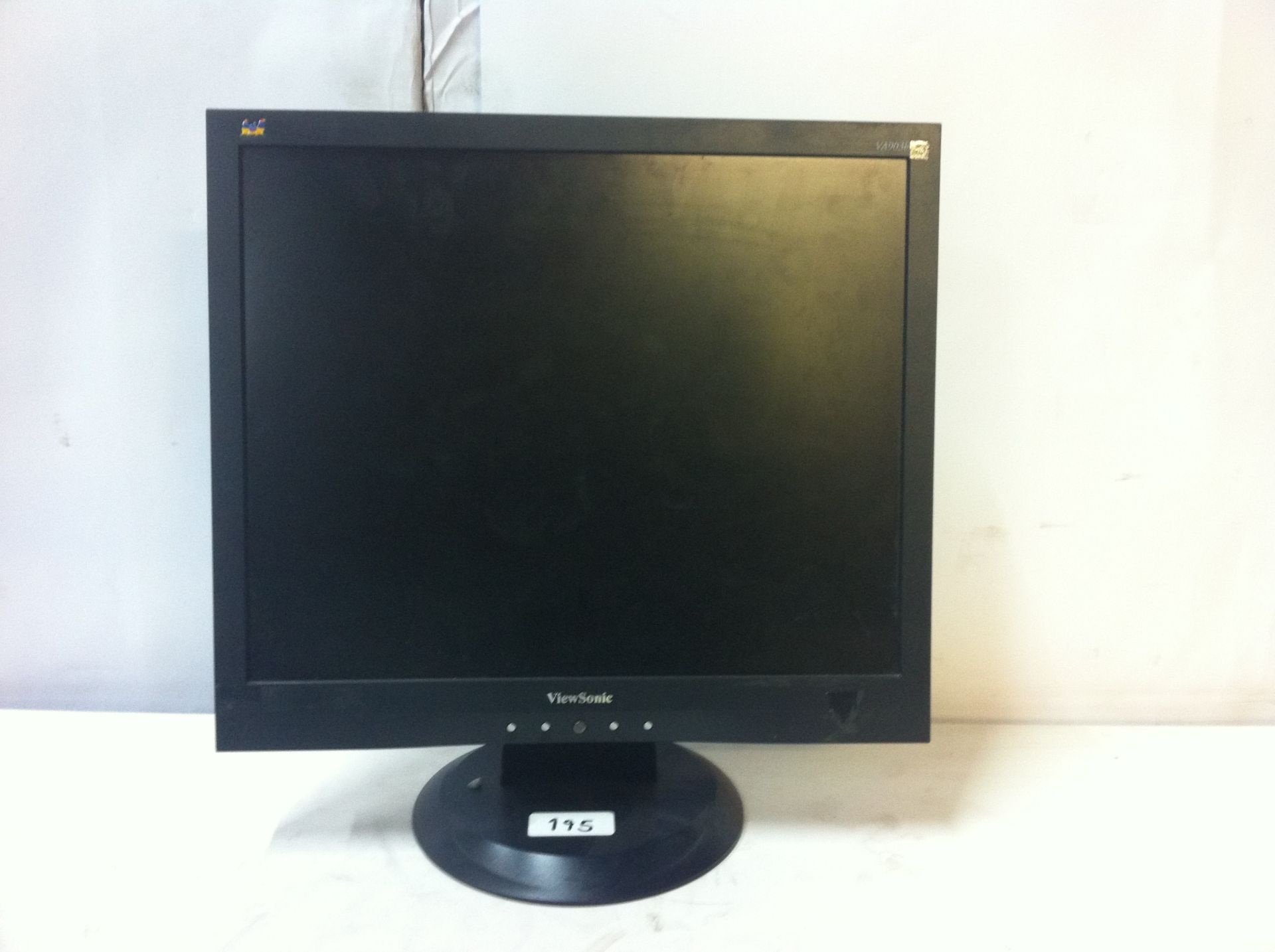 8 x Desktop Computer Monitors. See description - Image 7 of 8
