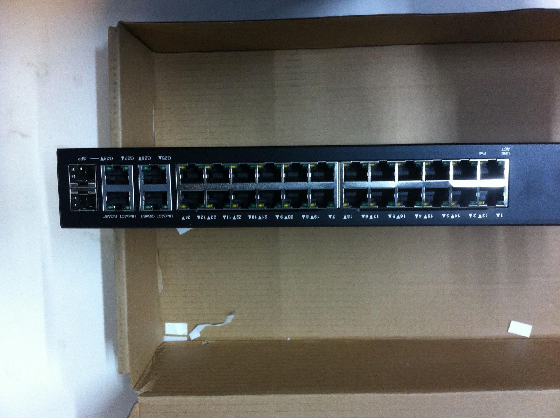 Cisco 24 Port Gigabit Managed Switch - Bild 2 aus 3