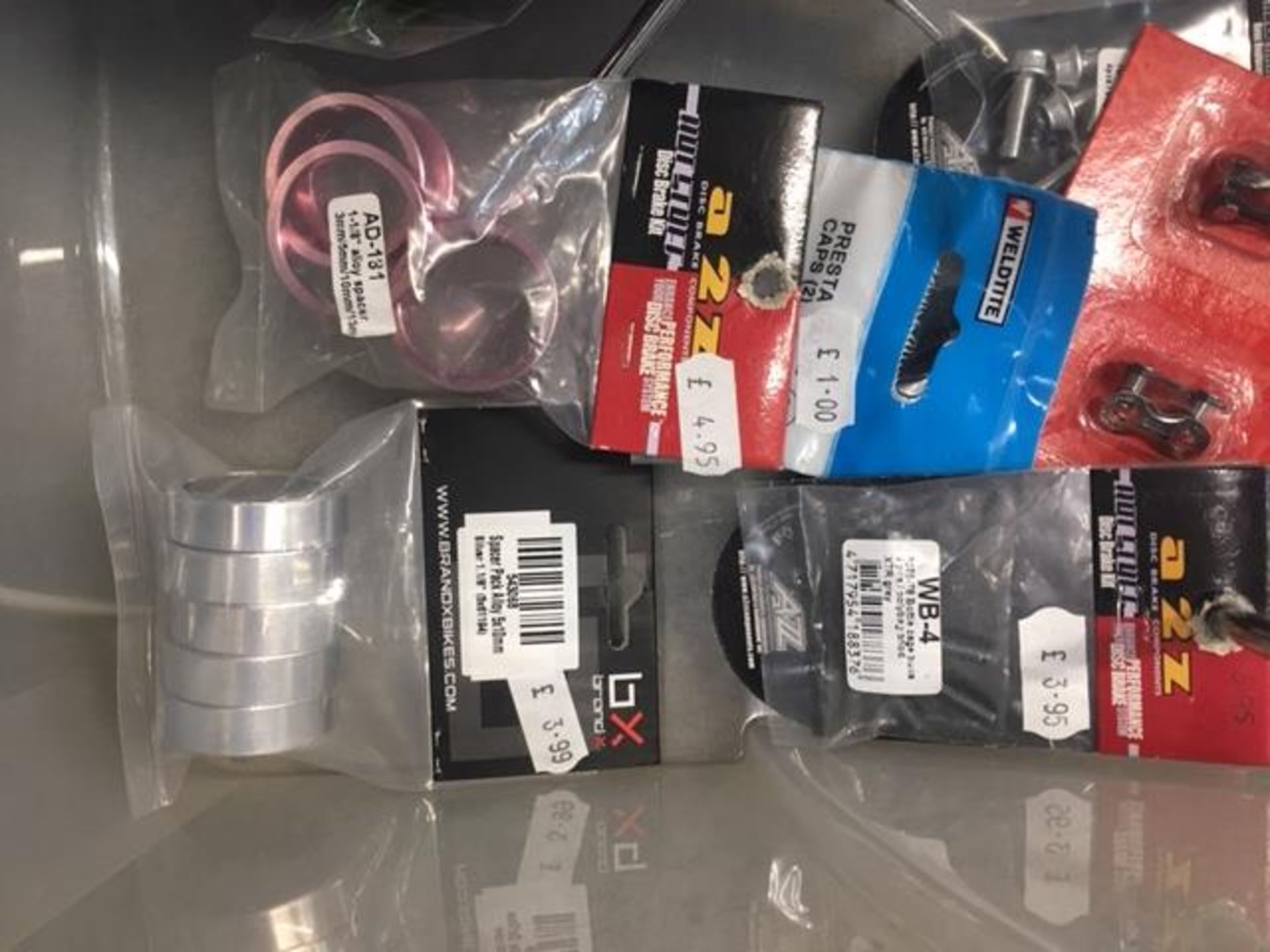 Quantity of Various Cycling Parts & Accessories as Per Pictures - Bild 2 aus 8