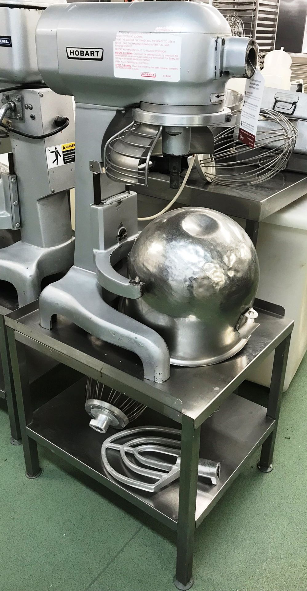 Hobart A200 20L Planetary Bench Mixer on Stainless Steel Stand w/ Flat Beater & 2 x Whisks - Image 2 of 5