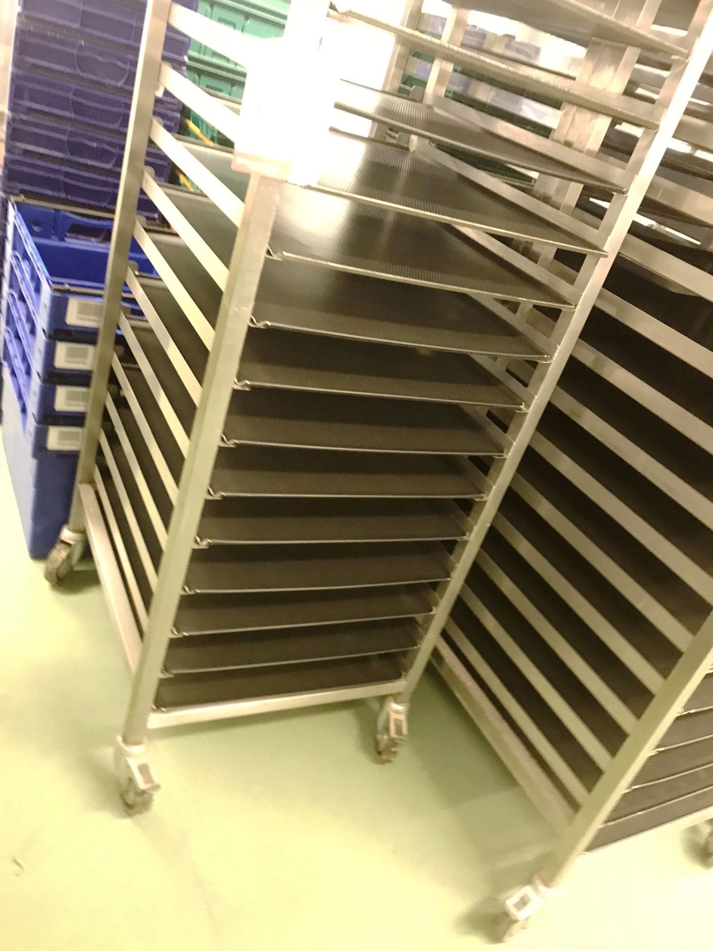 5 x 16 Tier Mobile Metal Cooling Racks w/ Trays - Image 4 of 4