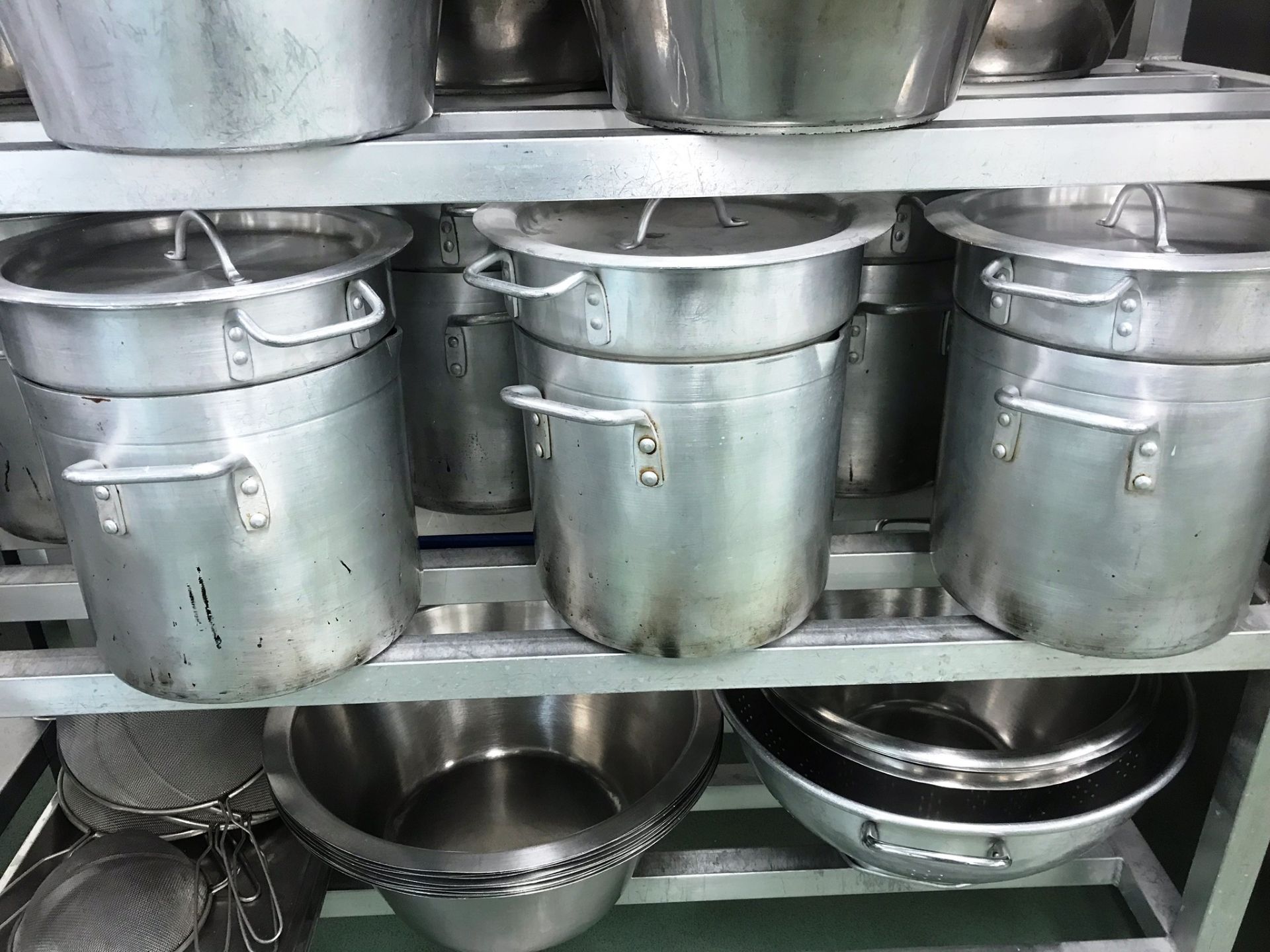 Quantity Of Various Commercial Pots | Pans | Bowls | Ladles - As Pictured | RACK NOT INCLUDED - Bild 4 aus 6