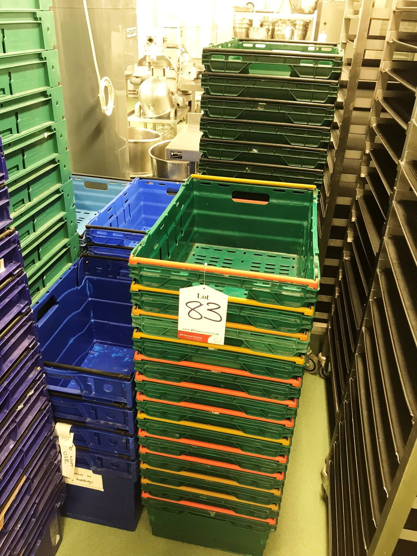 Large Quantity of Plastic Stackable Trays - As Pictured - Bild 2 aus 4