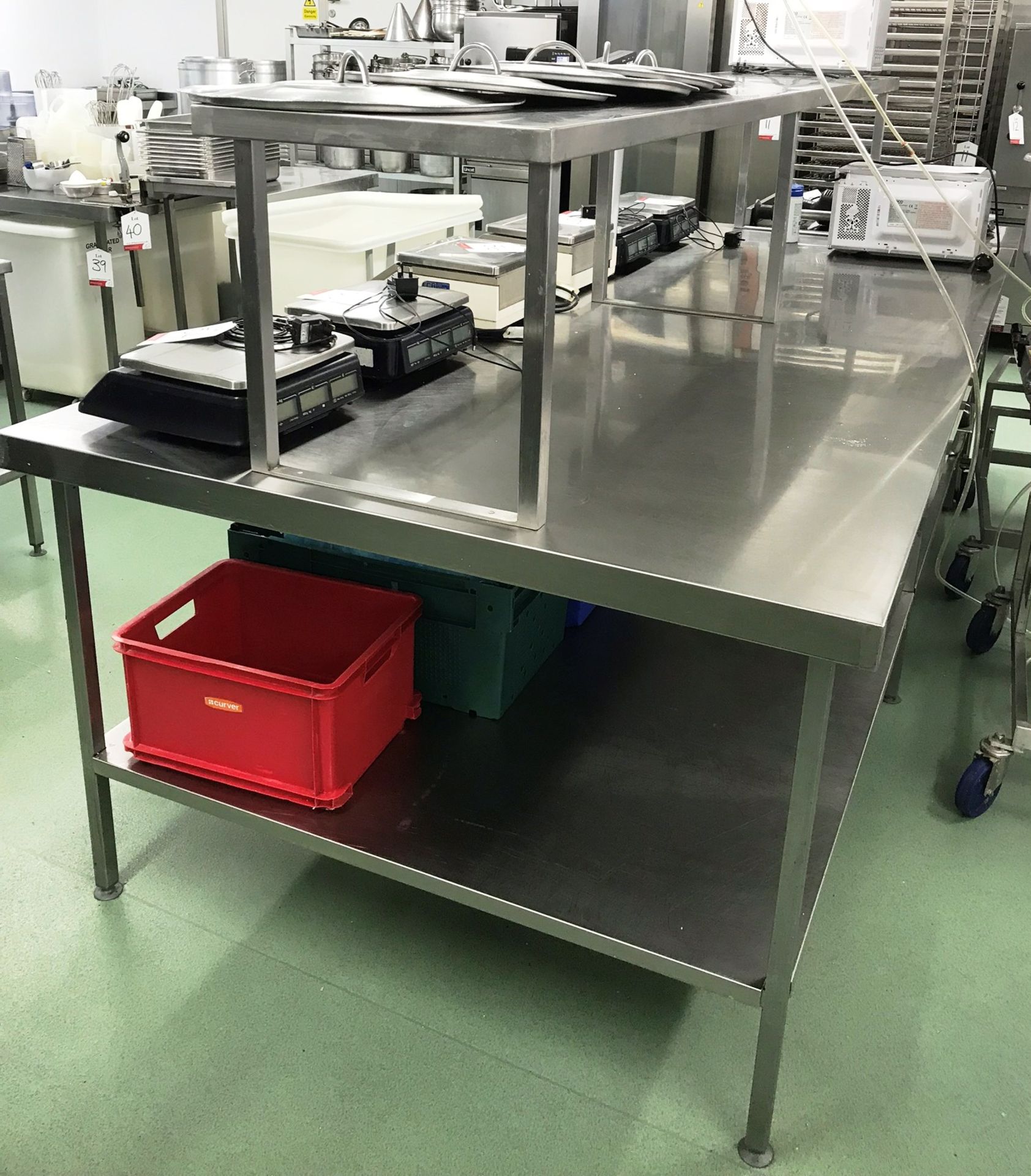 Stainless Steel Preparation Table w/ Gantry & Undershelf - 2850mm Length | CONTENTS NOT INCLUDED - Bild 2 aus 2