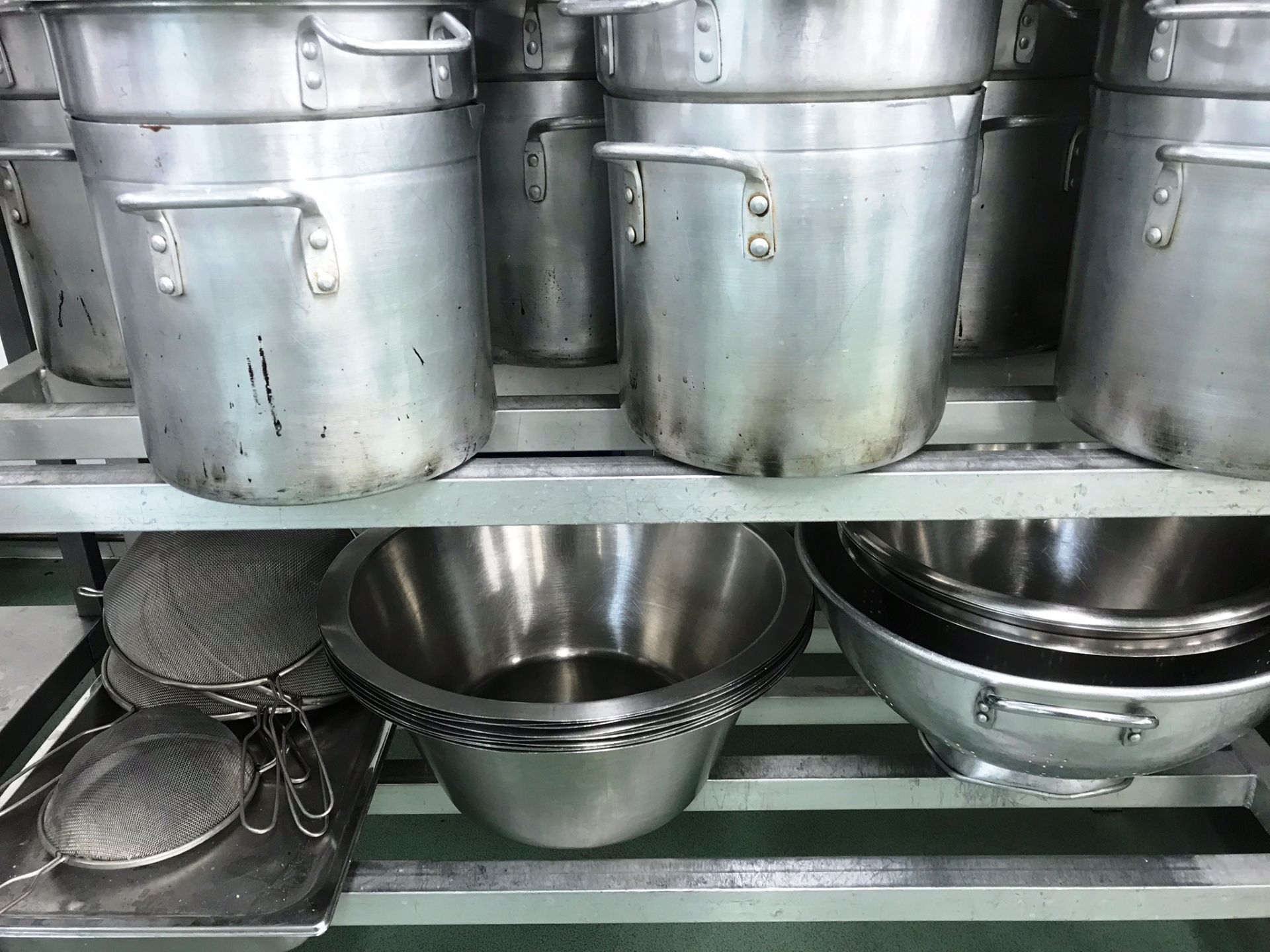 Quantity Of Various Commercial Pots | Pans | Bowls | Ladles - As Pictured | RACK NOT INCLUDED - Bild 5 aus 6