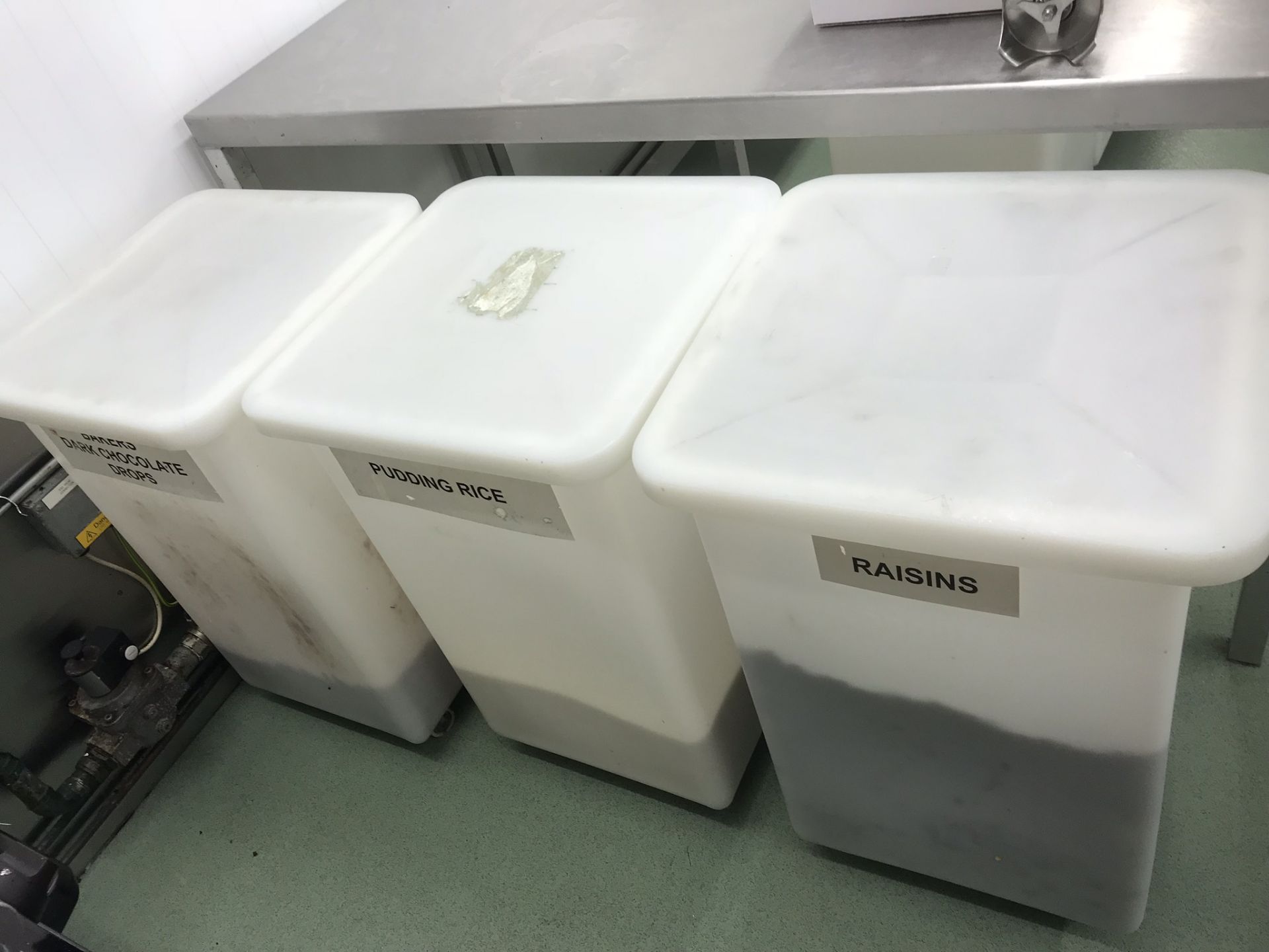 6 x Mobile Plastic Ingredient Bins w/ Lids | No Ingredients Included - Image 2 of 3