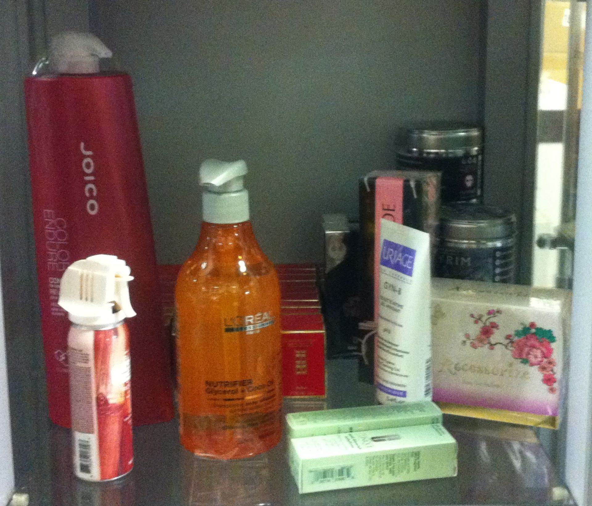 Mixed lot of cosmetics/toiletries. See description.