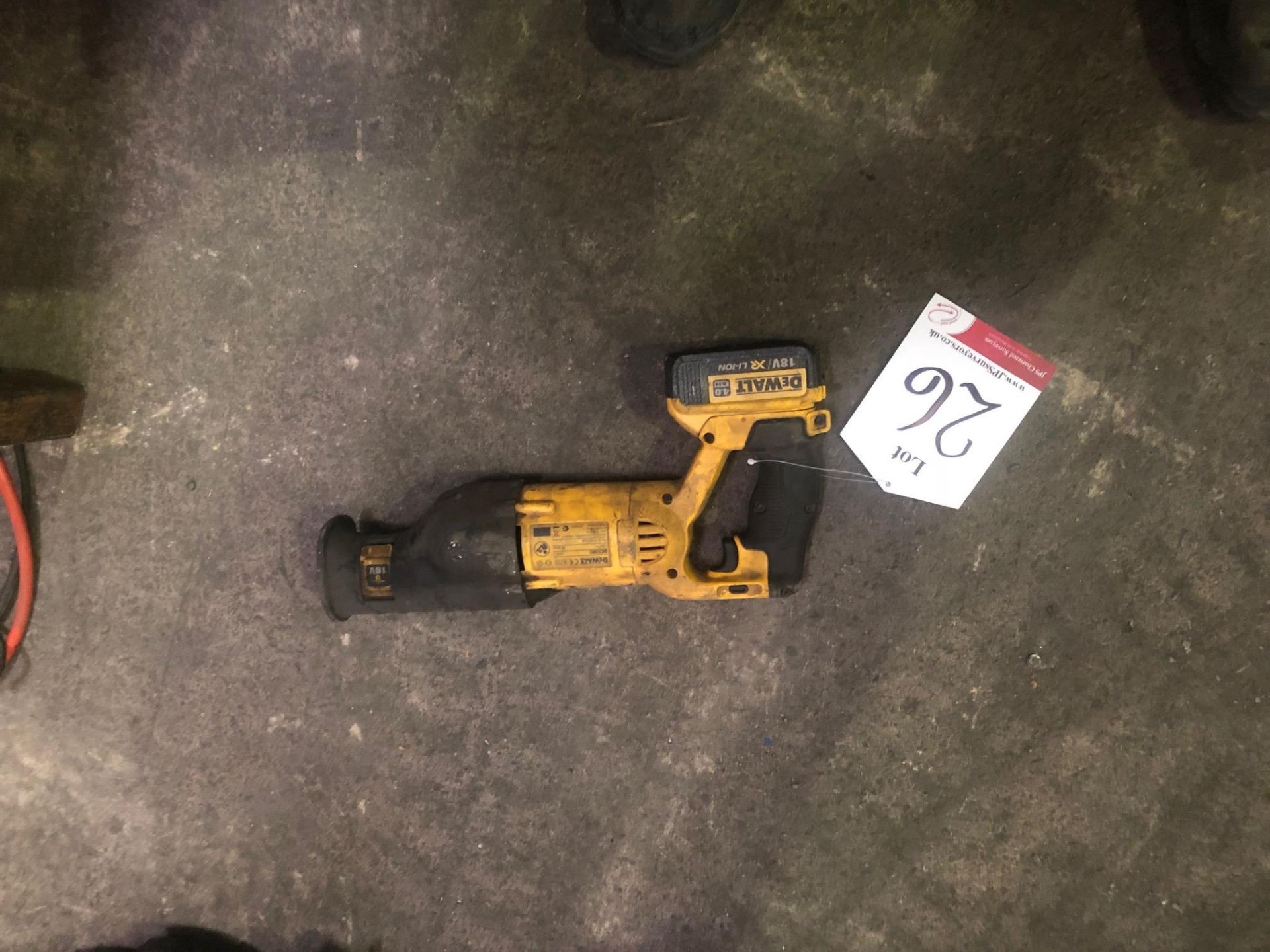 Dewalt electric saw with battery **NO CHARGER**