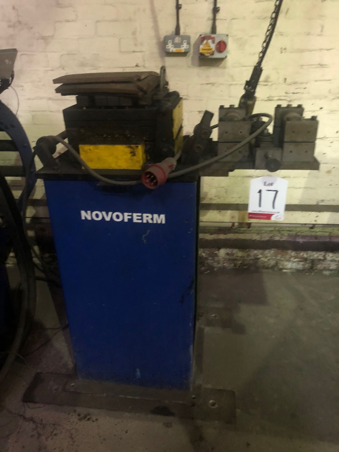 Novoferm levelling machine