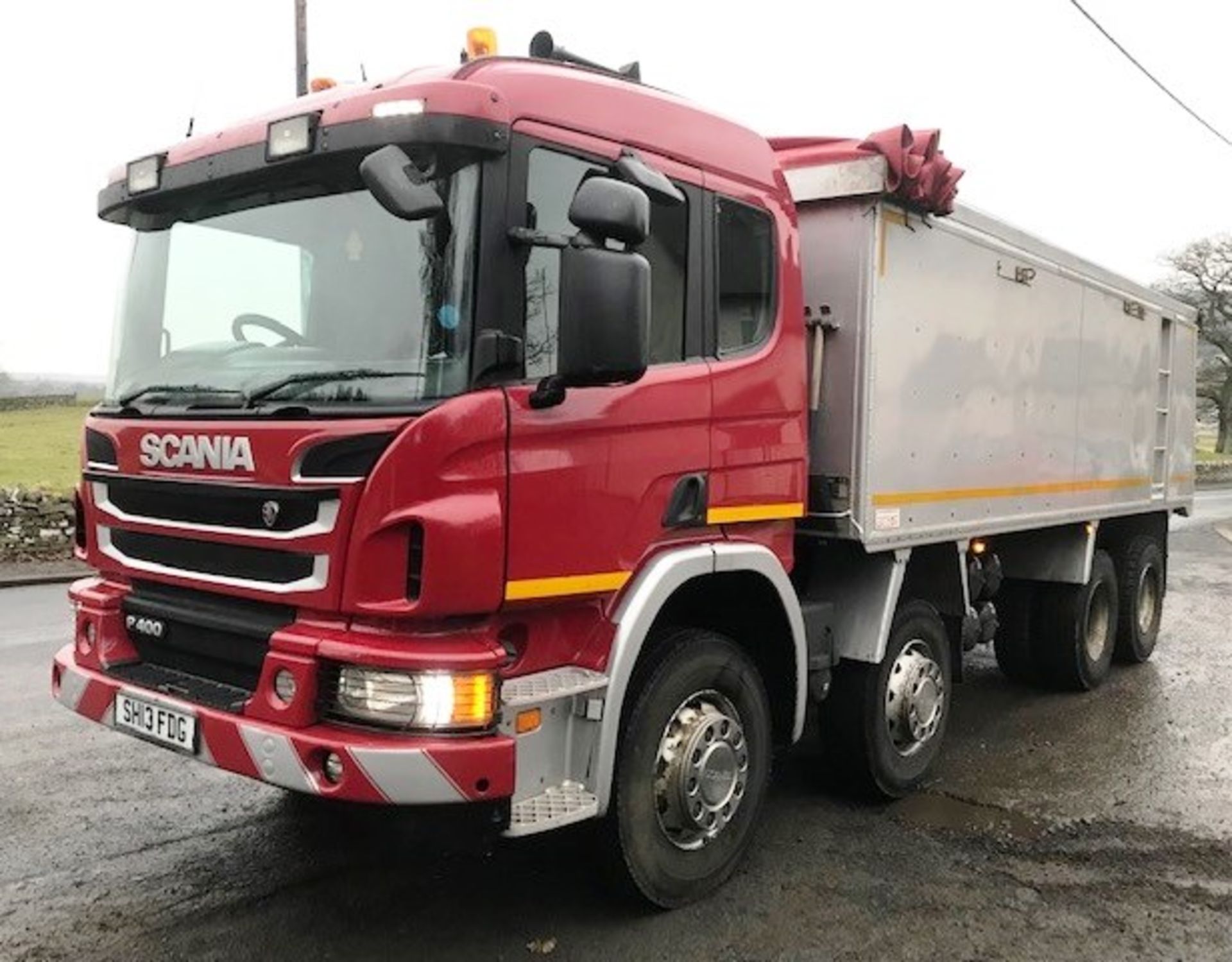 2013 | Scania P400 Sleeper Cab w/ Semi Bulk Wilcox Insulated Tipper | 350,000km - Image 2 of 8