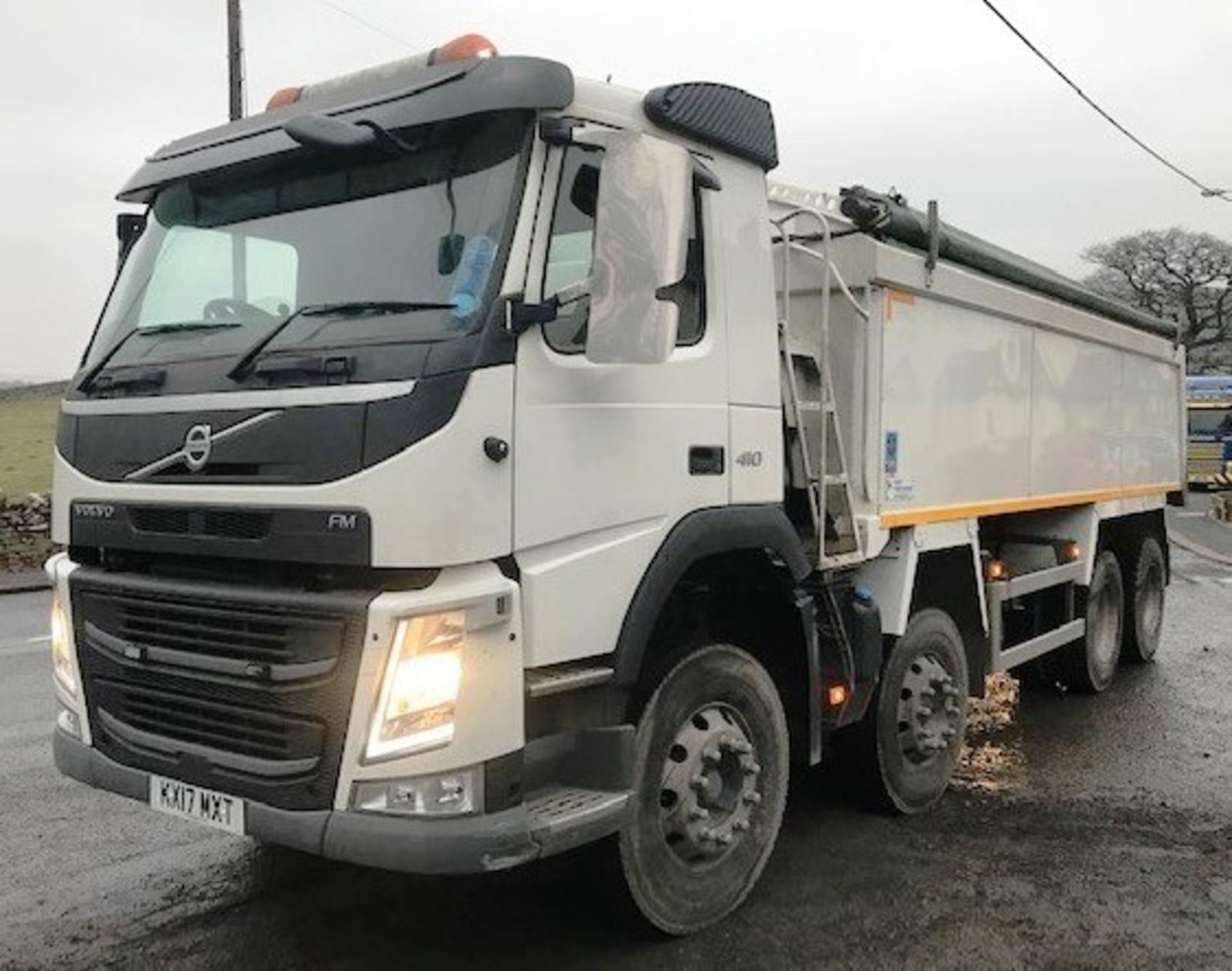 2017 | Volvo FM410 8x4 w/ PPG Insulated Tipping Body | 220,000km - Image 3 of 7