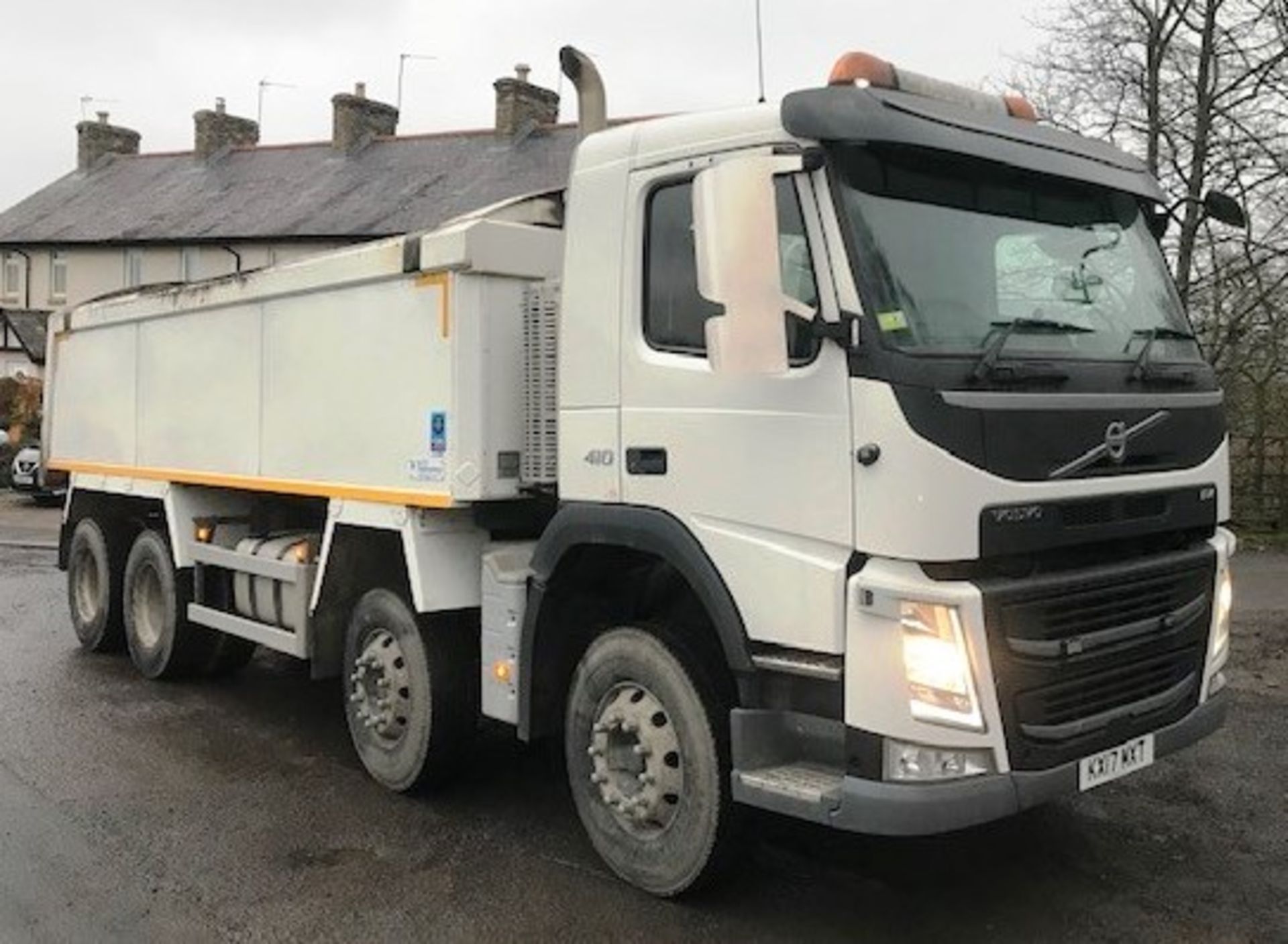 2017 | Volvo FM410 8x4 w/ PPG Insulated Tipping Body | 220,000km