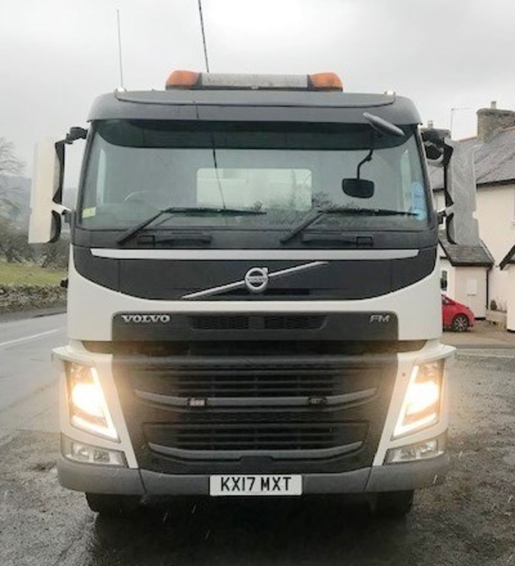 2017 | Volvo FM410 8x4 w/ PPG Insulated Tipping Body | 220,000km - Image 2 of 7