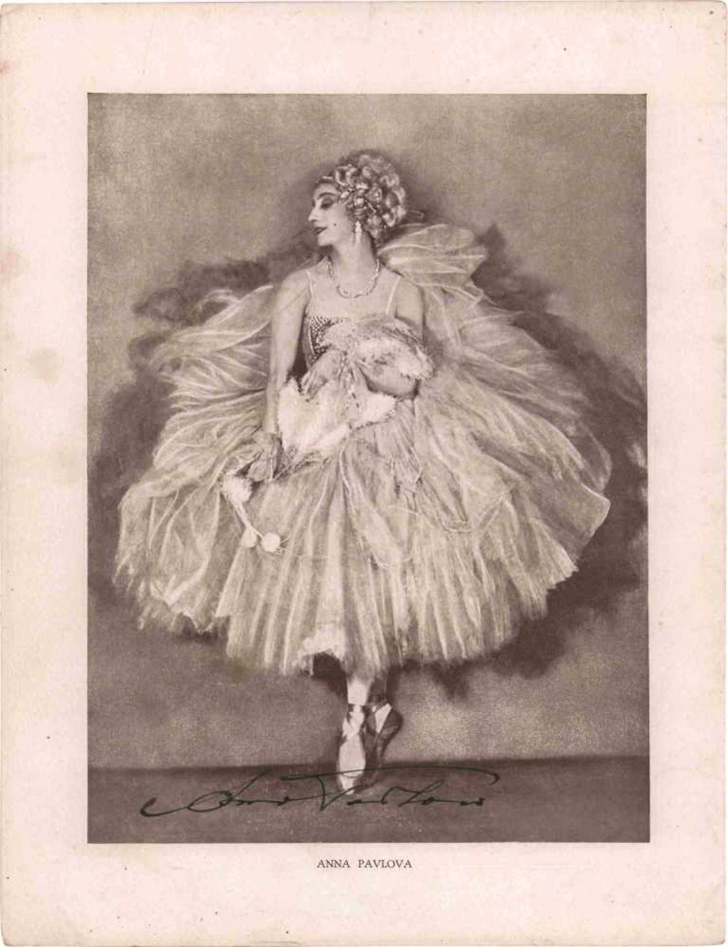 [BALLETS RUSSES, ANNA PAVLOVA] 5 Programmheften der Auftritte von Anna Pawlowa, mit Original- - Bild 4 aus 4