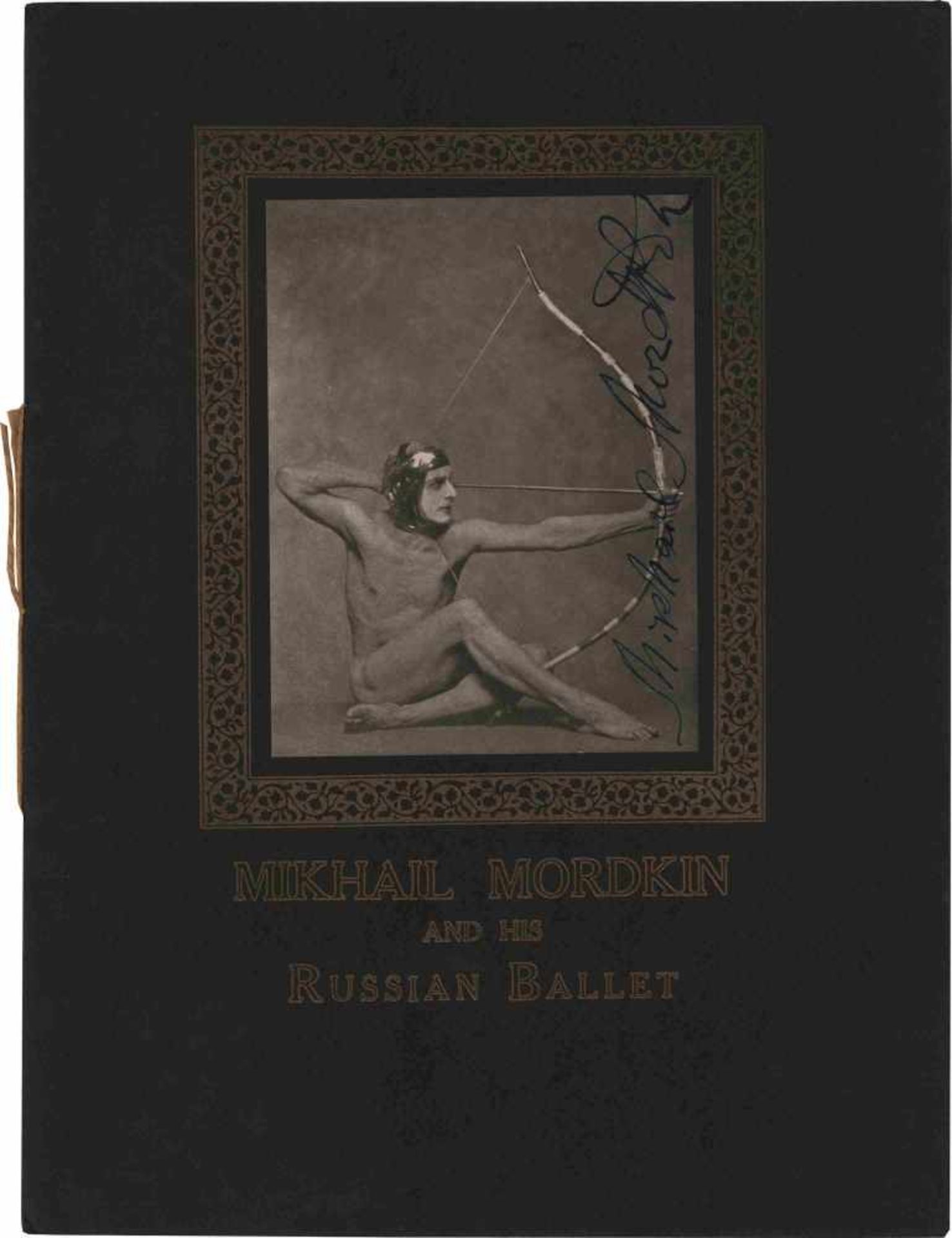 [BALLETS RUSSES, MORDKIN] Lot aus 2 Objekten, gewidmet M. Mordkin. A) Gedenkbooklet, gewidmet M.