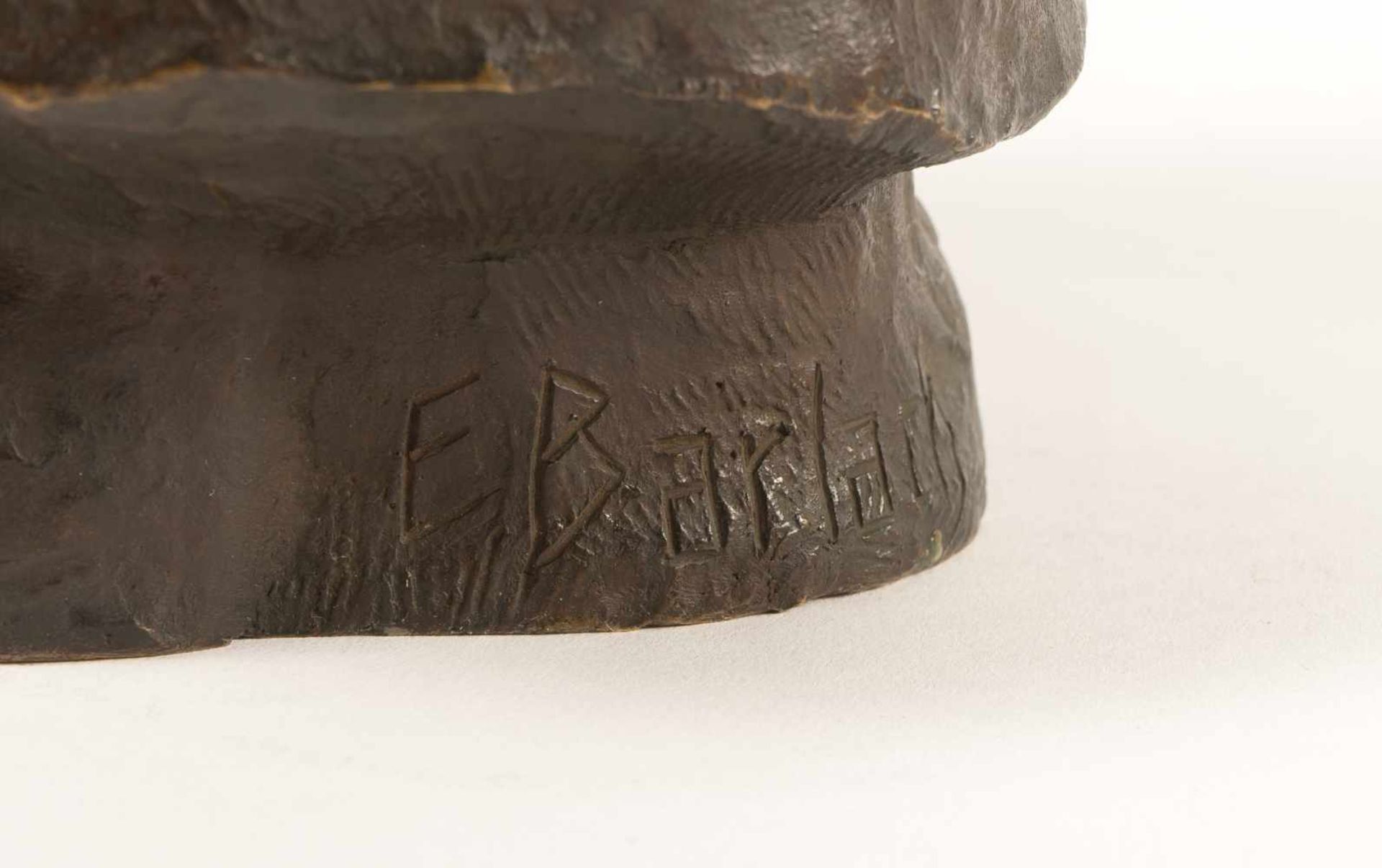 Ernst Barlach Die Kupplerin II Bronze mit dunkelbrauner Patina. (1920). Höhe ca. 46,5 cm. Ein - Image 6 of 6