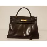 Handbag from Hermes, model "Kelly 32", bag in brown leather, Padlocks & bells & keys [...]