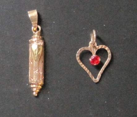 Mezuzah gold pendant with mini tora - Join: Heart with Ruby stone of beauty (Negev [...]