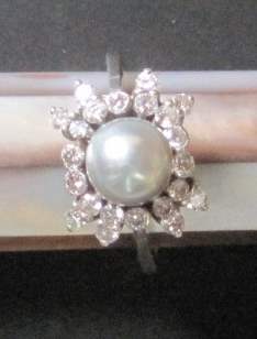 18ct white gold big pearl and diamond ring - gross weight: 4 g - - Bague or blanc [...]