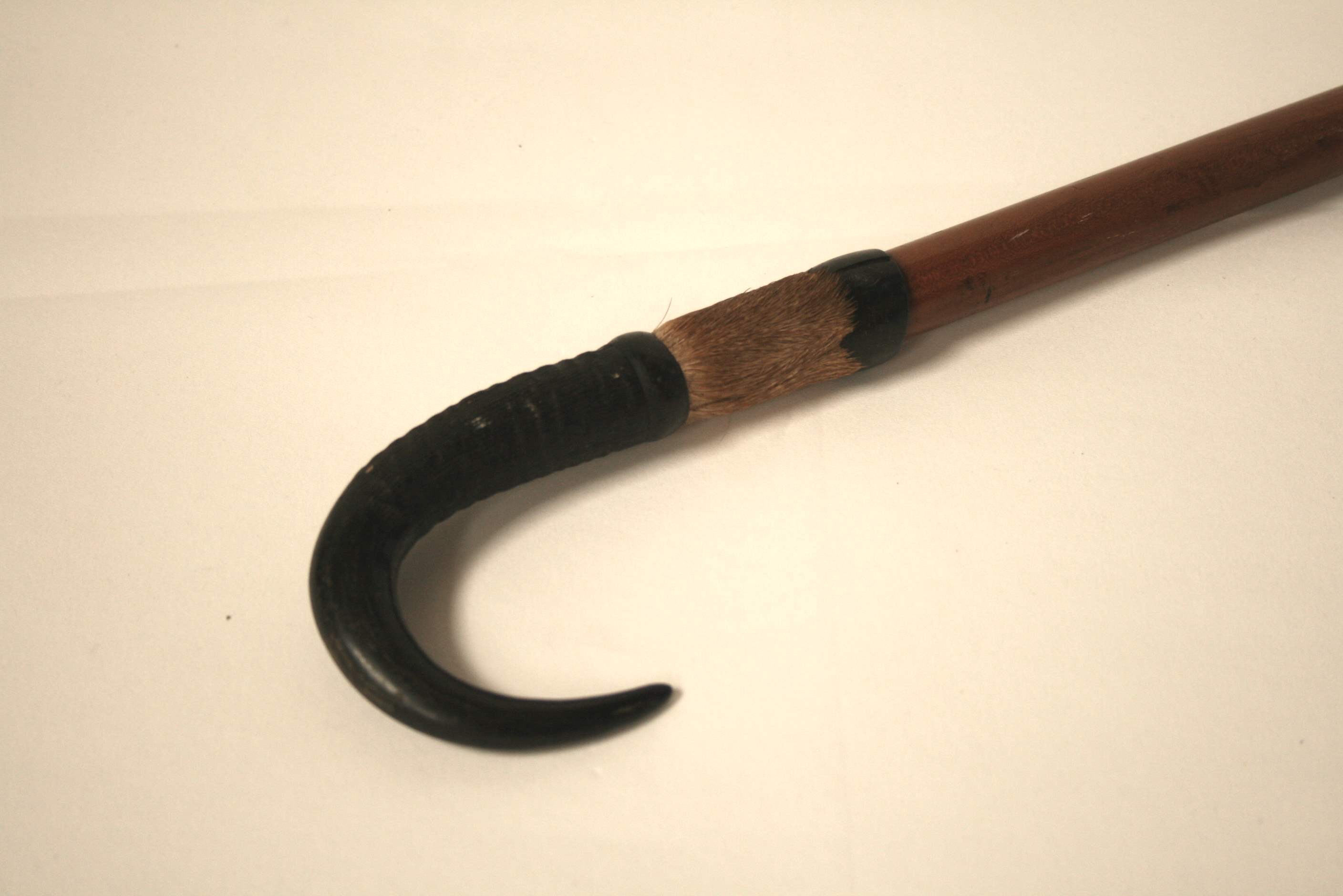 Mountain cane with pommel in horn of chamois and hair, pointed iron case, late 19th [...]