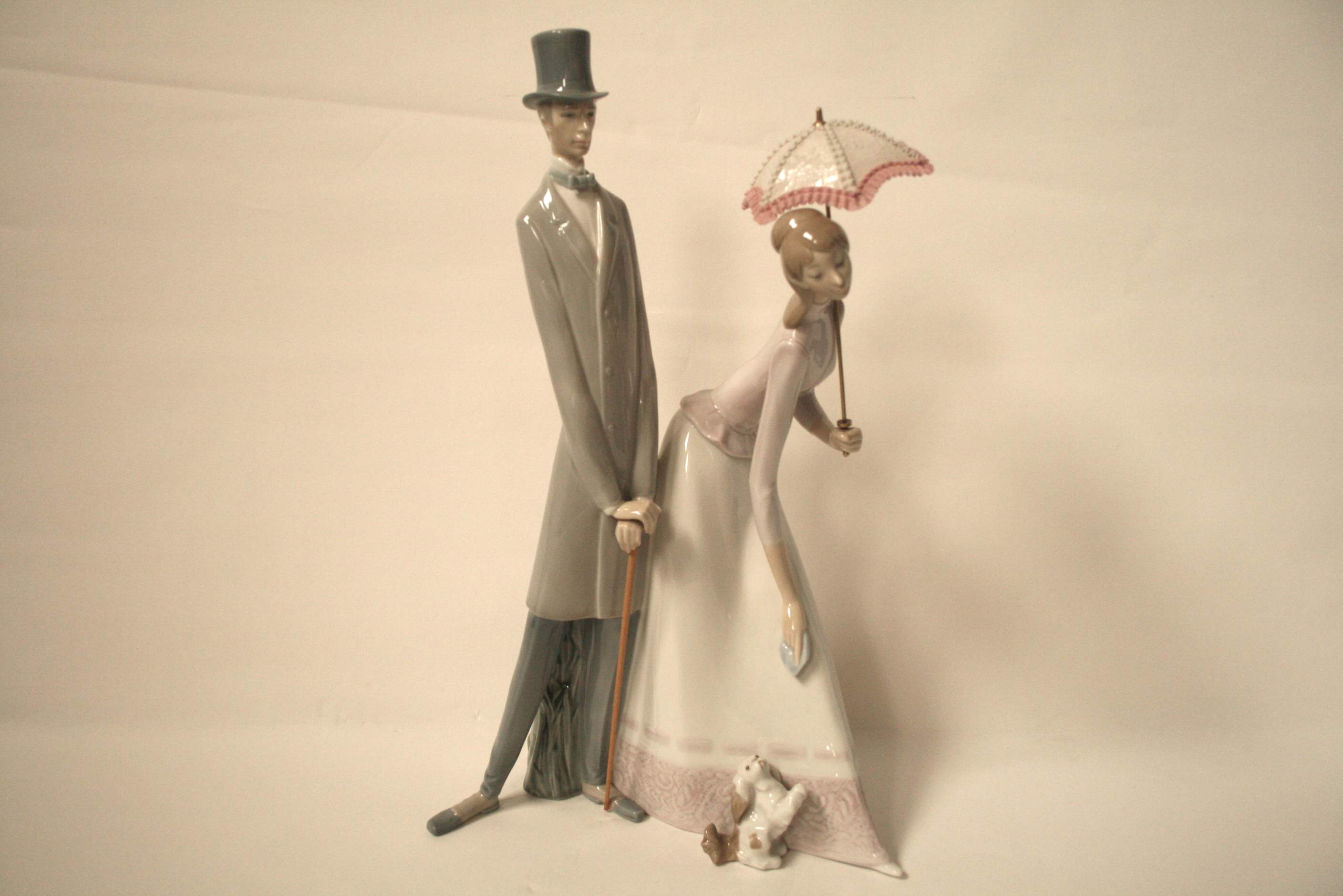 Couple with Parasol - Item #01014563 - Spanish Name: Grupo Con Sombrilla - Sculptor: [...]