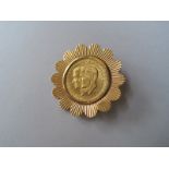 Gold coin of 20 francs 1953 mounted in 18ct gold brooch: "Wedding of Princess [...]