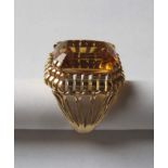 Ring of the 30' in yellow gold (8 gr) and large champagne artificial stone, the upper [...]