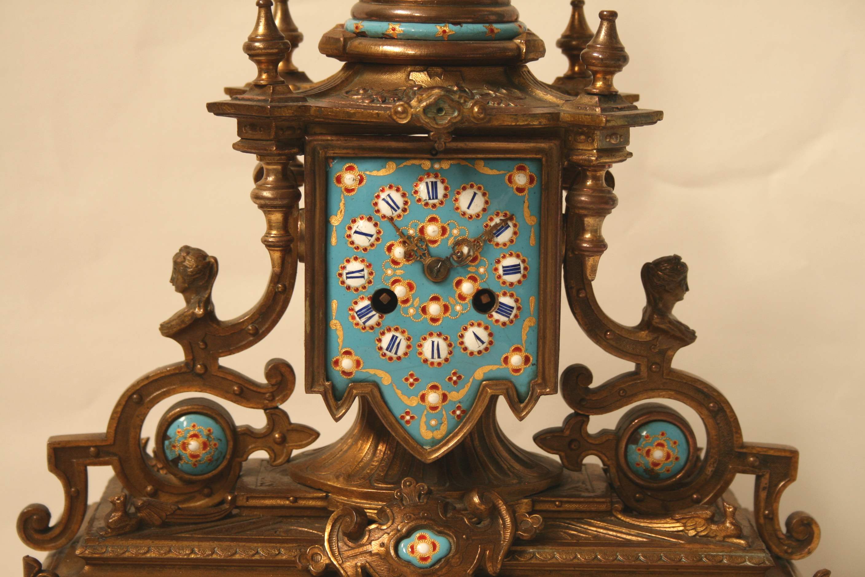 Gilded bronze clock encrusted with porcelain De Sèvres, signature on the back "16 [...] - Image 3 of 4