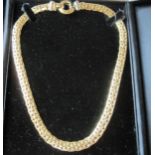 18 kt yellow gold necklace in case - Net weight: 46 g - - Collier en or jaune 18 ct [...]